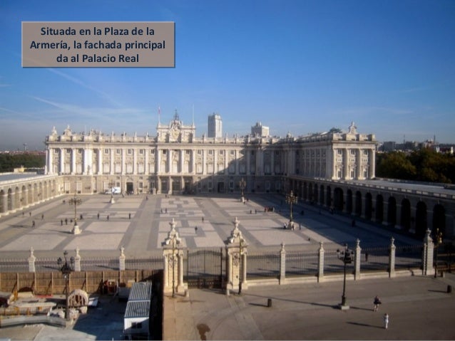 Situada en la Plaza de la
Armería, la fachada principal
da al Palacio Real
Situada en la Plaza de la
Armería, la fachada p...