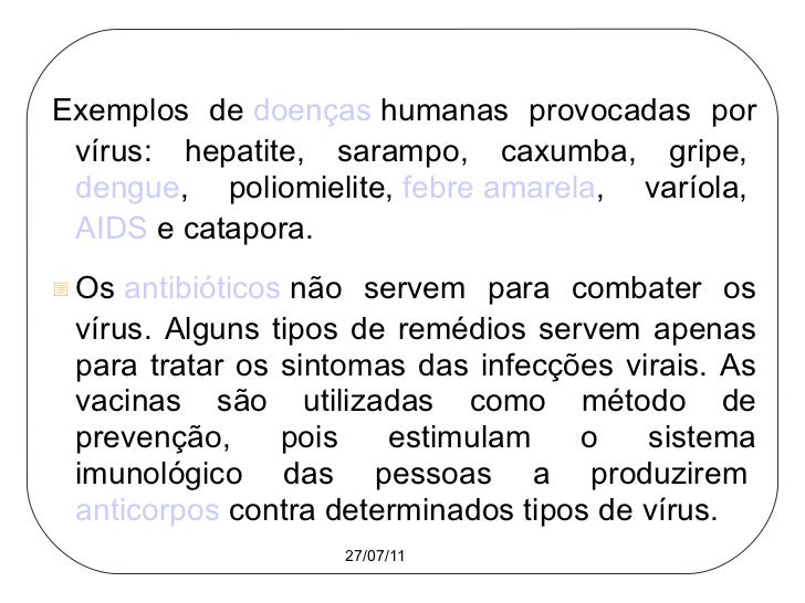 O prego enegrecido em uma perna um fungo