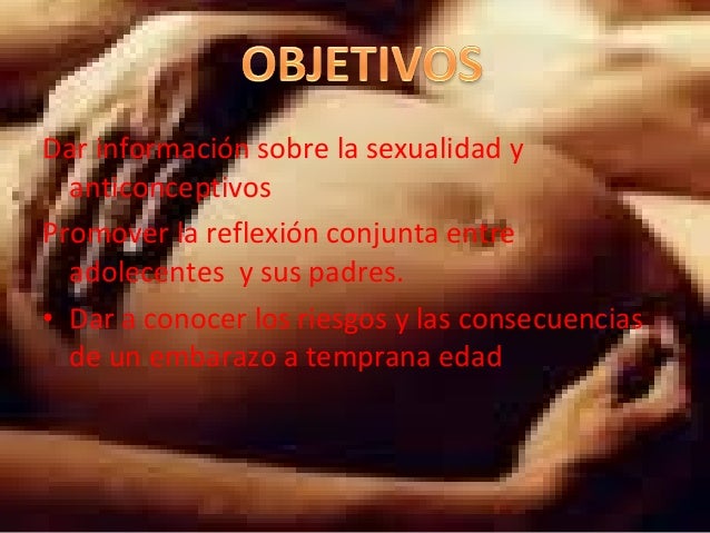 La máscara para la depuración profunda de la persona de los puntos negros