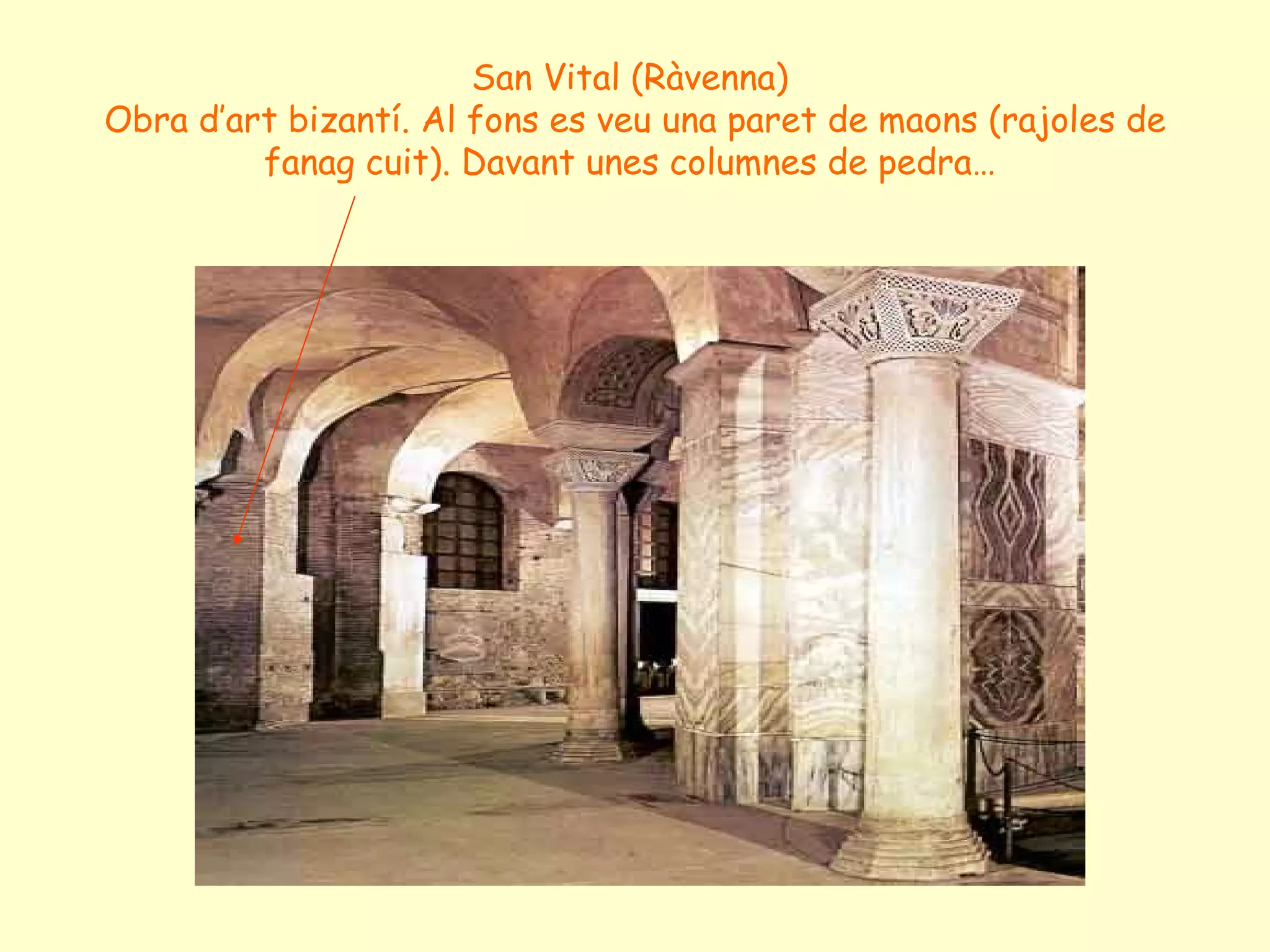 San Vital (Ràvenna)
Obra d’art bizantí. Al fons es veu una paret de maons (rajoles de
         fanag cuit). Davant unes columnes de pedra…
 