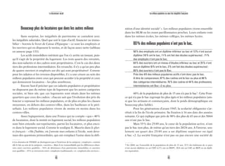 48 49
Le descenseur social Les milieux populaires au cœur des inégalités françaises
nition d’une identité sociale7
». Les milieux populaires vivent ensemble
dans les HLM ou les zones pavillonnaires proches. Leurs enfants vont
dans les mêmes écoles, les mêmes collèges, les mêmes lycées.
80% des milieux populaires n’ont pas le bac.
58% des employés ont un diplôme inférieur au bac et 13% n’ont aucun
diplôme (18% ont le bac, 11% ont fait des études supérieures) : 71%
des employés n’ont pas le bac.
64% des ouvriers ont un niveau d’études inférieur au bac et 25% n’ont
aucun diplôme (8% ont le bac, 3% ont fait des études supérieures) :
89% des ouvriers n’ont pas le Bac.
Près des 4/5 des milieux populaires actifs n’ont donc pas le bac.
A titre de comparaison, 87% des cadres ont le bac ou plus et 66%
des catégories intermédiaires. 76% des cadres et 44% des professions
intermédiaires ont Bac +2 ou plus.
60% de la population de plus de 15 ans n’a pas le bac7
. Cette Fran-
ce qui n’a pas le bac regroupe les plus âgés et les milieux populaires (ain-
si que les artisans et commerçants, dont le poids démographique est
beaucoup plus faible).
Pour les générations d’avant 1945, la scolarité obligatoire s’ar-
rêtait à la fin de l’école primaire. Sa fixation à 16 ans date des années
soixante. Ce qui explique que près de 90% des plus de 65 ans et des 50/64
ans n’ont pas le bac.
Mais 55% des 25/49 ans, le cœur de la population active, n’ont
pas le bac non plus, de même qu’un tiers des 20/24 ans. A l’inverse, seu-
lement un quart des 25/49 ans a un diplôme supérieur ou égal
à bac +2. La société française n’est pas ou pas encore une société de
Beaucoup plus de locataires que dans les autres milieux
Sans surprise, les inégalités de patrimoine se cumulent avec
les inégalités salariales. Quel que soit le type d’actif, financier ou immo-
bilier – hormis le livret de Caisse d’Epargne – ce sont les employés et
les ouvriers qui en disposent le moins, et de façon assez nette (tableau
en annexe page 133).
Les actifs immobiliers méritent que l’on s’y arrête un instant, puis-
qu’il s’agit de la propriété du logement. Les trois quarts des retraités,
des non-salariés et des cadres sont propriétaires. C’est le cas des deux
tiers des professions intermédiaires. En revanche, il n’y a qu’un peu plus
de quatre ouvriers et employés sur dix qui sont propriétaires6
. Comme
pour les salaires et les revenus disponibles, il y a une césure au sein des
milieux populaires entre ceux qui peuvent accéder à la propriété et ceux
qui demeurent locataires – les plus nombreux.
Encore faut-il préciser que ces salariés populaires et propriétaires
ne disposent pas du même type de logement que les autres catégories
sociales, ni bien sûr, que ces logements sont situés dans les mêmes
quartiers que ceux des cadres : chacun sait que l’évolution des prix du
foncier a repoussé les milieux populaires, et de plus en plus les classes
moyennes, en dehors des centres-villes, dans les banlieues et le péri-
urbain. Les milieux populaires vivent de moins en moins dans les
centres-villes.
Assez logiquement, dans une France qui ne compte «que» 40%
de locataires, dont la moitié en logement social, les milieux populaires
sont bien entendu sur-représentés, parmi les locataires, et plus enco-
re dans le logement social. Comme le souligne E. Maurin dans le ghet-
to français : «Où j’habite, où j’envoie mes enfants à l’école, sont deve-
nues des questions primordiales, qui ont remplacé l’usine dans la défi-
7 En 2004, sur l’ensemble de la population de plus de 15 ans, 32% des habitants de ce pays
n’ont aucun diplôme ou un CEP, 6,2% ont un BEPC, 20,8 ont un CAP, un BEP ou un diplô-
me équivalent.
6 Les données de l’INSEE ne distinguent pas à l’intérieur de la catégorie «employés» comme
elle le fait au sein de la catégorie «ouvriers». Mais il est vraisemblable que les différences obser-
vées entre ouvriers qualifiés – 54% de détenteurs d’un patrimoine immobilier, et ouvriers
non qualifiés – 35% se retrouvent entre «employés traditionnels» et «employés des services».
 