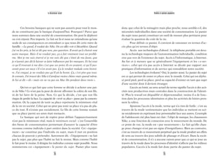 79
Réalités et opinions populaires
donc que celui de la ménagère mais plus proche, nous semble-t-il, des
nécessités individuelles dans une société de consommation. Le panier
du sujet nous parait constituer un outil de mesure plus pertinent pour
évaluer la question du coût de la vie.
Pour définir ce panier, il convient de raisonner en termes d’ac-
cès plus qu’en termes d’objet.
Accès aux technologies d’abord : le téléphone portable est deve-
nu la technologie majeure de l’autonomisation individuelle, condition
sine qua non de l’existence du sujet. Accès à l’informatique, à Internet.
Au fur et à mesure que se généralisent l’équipement et les « e-ser-
vices», celui qui n’a pas accès à Internet se décale par rapport aux
pratiques d’information et de service qui remodèlent notre société.
Les technologies évoluent? Oui, le panier aussi. Le panier du sujet
est ce qui permet de rester en phase avec le monde. Celui qui est dépha-
sé perd pied, perd sa place, perd sa capacité d’exister en tant que sujet
d’une société dont il devient étranger.
L’accès au loisir, au sens actuel du terme signifie l’accès à des acti-
vités non productives mais centrales dans la construction de l’identi-
té. Plus le travail est déqualifié et dépersonnalisé, moins il a de fonc-
tion dans les processus identitaires et plus les activités de loisirs pren-
nent la relève.
Ajoutons l’accès à la mode, terme qui n’a rien de futile : c’est au
travers de la mode vestimentaire que les individus se mettent en scè-
ne socialement en exprimant leur personnalité face aux autres. L’exemple
de l’adolescent cité plus haut est clair : l’objet de marque, les chaussures
Nike, a une fonction de connexion avec le mouvement du monde. De
ce point de vue, la mode est «pur mouvement». Le fait qu’elle chan-
ge pour changer n’est pas un signe d’insignifiance. Bien au contraire,
c’est au travers de ce mouvement perpétuel que la mode produit ses effets
de sens au travers des jeux subtils de phasage et d’écart. Dans la socié-
té de consommation, il n’y a aucune raison pour que ce qui se joue au
travers de la mode dans les processus d’identité n’affecte pas les milieux
populaires. L’accès à la mode fait donc partie du panier du sujet.
78
Le descenseur social
Ces besoins basiques qui ne sont pas assurés pour tout le mon-
de ne constituent pas le basique d’aujourd’hui. Pourquoi? Parce que
nous sommes dans une société de consommation. On peut le déplorer
ou s’en réjouir. Peu importe. Le fait est là et nous ne retiendrons qu’une
seule de ses conséquences en entendant ce que nous dit cette mère de
famille : «Le grand, il voulait des Nike. On est allés voir à Décathlon. Quand
j’ai vu les prix, je lui ai dit que non, pas question. Il avait qu’à choisir une
autre marque. Mais il ne voulait pas, ça a fait vraiment tout un problè-
me. Moi je me suis énervé et je me suis dit que c’était de ma faute, que
je n’aurais pas dû le laisser se faire influencer par les marques. Et lui tout
ce qu’il trouvait à me dire c’est que ses potes ils en avaient, et qu’il pas-
serait pour un naze s’il n’en avait pas. Ça le rendait malade cette histoi-
re. J’ai craqué, je ne voulais pas qu’il ait la honte. Ça, c’est pire que tout.
Je connais. J’ai trouvé des Nike à Carrefour moins chères mais quand même.
Je lui ai dit «ok» mais on ne va pas au Mac Do pendant deux mois».
Qu’est-ce qui fait que cette femme se décide à acheter une pai-
re de Nike? Ce n’est pas la peur de devoir affronter la colère de son fils,
ni de lui faire de la peine. Non. Ce qui la décide, c’est que son fils
risque de perdre la face. La capacité de «tenir sa place» passe par la consom-
mation. Or, la capacité de tenir sa place représente le minimum vital
de la vie en société. Celui qui ne peut pas tenir sa place n’a pas de pla-
ce du tout. Il n’existe pas socialement. Le fils de cette femme sentait
que sa place parmi ses amis était menacée.
Le basique qui sert de repère pour définir l’appauvrissement
n’est pas le minimum vital, mais le minimum social : c’est l’ensemble
des biens de consommation permettant d’assurer la capacité d’être
reconnu comme individu à part entière dans la société. Cet «équipe-
ment» ne constitue pas l’individu en sujet, mais il met en position
chacun de pouvoir y prétendre. Autrement dit, «l’équipement» ne fait
pas le sujet, pas plus que l’habit ne fait le moine. Mais comme l’habit
le fait pour le moine, il désigne les individus comme sujet possible. Nous
nommerons cet «équipement» le panier du sujet. Panier plus vaste
 