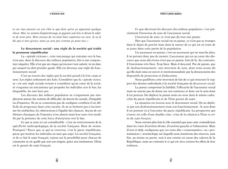 87
Réalités et opinions populaires
Ce que décrivent les discours des milieux populaires, c’est pré-
cisément l’inversion de sens de l’ascenseur social.
L’inversion de sens, ce n’est pas du tout une panne.
Dire que l’ascenseur social est en panne, ce n’est pas se tromper
dans le degré de gravité mais dans la nature de ce qui est en train de
se jouer dans cette partie de la population.
Un ascenseur en panne, c’est un ascenseur qui ne marche plus,
il ne permet donc pas de monter. L’ascenseur qui est au cœur des dis-
cours que nous décrivons n’est pas en panne, loin de là. Au contraire,
il fonctionne très bien. Trop bien. Mais il descend. Pas de panne, pas
de dysfonctionnement: une inversion de sens, dont nous avons dit
qu’elle était mise en œuvre et institutionnalisée par la dénaturation des
dispositifs de protection et d’éducation.
Nous qualifions cette inversion de fait de ce qui structure le rap-
port des destins individuels à la société française de descenseur social.
La panne compromet la fiabilité, l’efficacité de l’ascenseur social
mais ne suscite pas de doute sur son existence et donc sur le sens dont
il est porteur. On déplore la panne mais on reste dans le même cadre,
celui du pacte républicain et de l’Etat garant du sujet.
La situation est inverse avec le descenseur social. On ne déplo-
re pas son dysfonctionnement mais son fonctionnement : le sens dont
il est porteur va à l’encontre du pacte républicain. La perspective qui
s’ouvre est celle d’une double crise: crise de la relation à l’Etat et cri-
se du sujet français.
Nous verrons plus loin le rôle essentiel que joue cette contradiction
dans les votes d’extrême-droite, d’extrême-gauche et l’abstention. Mais
d’ores et déjà, soulignons que ces votes dits «contestataires» ou «pro-
testataires», terminologie sur laquelle nous émettrons des réserves, sont
liés, au moins en partie, non à une remise en cause des valeurs de la
République, mais au contraire à ce qui est vécu comme les effets de leur
trahison.
86
Le descenseur social
te car mes parents en ont chié et que faire grève ça apportait quelque
chose. Moi, en sortant d’apprentissage, je gagnais une fois et demie le salai-
re de mon père. Mon niveau de vie était bien supérieur au sien. Je ne le
dis pas à mes gosses, mais ça sera pas comme ça pour eux.»
Le descenseur social : une règle de la société qui trahit
la promesse républicaine
La «spirale vicieuse», cette mécanique qui entraîne vers le bas,
n’est pas, dans le discours des milieux populaires, liée à une conjonc-
ture négative. Elle n’est pas un risque qu’encourt tout salarié, ni un dan-
ger auquel on doit prendre garde. Elle est devenue une règle du fonc-
tionnement social.
C’est au travers des règles que la société prend à la fois corps et
sens. Les règles ordonnent des faits. Considérer que la «spirale vicieu-
se» est une règle sociale revient à considérer qu’au cœur de la socié-
té s’organise un mécanisme qui propulse les individus vers le bas, les
disqualifie, les met hors jeu.
Les discours des milieux populaires ne s’organisent pas sim-
plement autour des notions de difficulté, de dureté du monde, d’inégalité
ou d’injustice. Ils ne se contentent pas de souligner combien il est dif-
ficile de progresser dans cette société, ils ne se limitent pas à incrimi-
ner les embûches, les obstructions à l’égalité des chances. Aucun de ces
thèmes classiques de l’injustice n’est absent mais leur sens s’est modi-
fié par la présence de cette force d’attraction vers le bas.
Ce qui se joue ici est considérable : c’est un renversement de la
spécificité anthropologique de la société française. Rien de moins.
Pourquoi? Parce que ce qui se renverse, c’est le pacte républicain,
pacte qui institue les individus en tant que sujet. La société française,
et de ce fait le sujet français, repose sur la possibilité pour chacun de
construire sa vie quelle que soit son origine, grâce aux institutions. L’Etat
est le garant du sujet français.
 