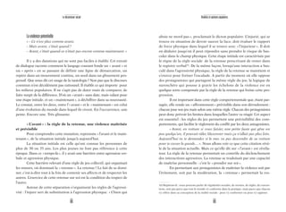 89
Réalités et opinions populaires
aboie ne mord pas», proclamait le dicton populaire. L’injurié, qui se
trouve en situation de devoir sauver la face, doit évaluer le rapport
de force physique dans lequel il se trouve avec «l’injurieur». Il doit
en déduire jusqu’où il peut répondre sans prendre le risque de bas-
culer dans le champ physique. Cette étape initiale est caractérisée par
le règne de la règle sociale de la retenue prescrivant de rester dans
le registre verbal16
. De la même façon, lorsqu’une interaction a bas-
culé dans l’agressivité physique, la règle de la retenue se maintient et
s’exerce pour freiner l’escalade. A partir du moment où elle oppose
des protagonistes qui partagent la même règle du jeu, la logique de
surenchère qui pousse à gravir les échelons de la violence est en
quelque sorte compensée par la règle de la retenue qui freine cette pro-
gression.
Il est important dans cette règle comportementale que, étant par-
tagée, elle rende un «affrontement» prévisible dans son déroulement :
chacun joue son jeu mais selon une même règle. Chacun des protagonistes
peut donc prévoir les limites dans lesquelles l’autre va réagir. Cet aspect
est essentiel : les règles du jeu permettent une prévisibilité des com-
portements, qui facilite le règlement du conflit par les deux antagonistes.
«Avant, en voiture si vous faisiez une petite faute qui gêne un
peu quelqu’un, il pouvait râler, klaxonner mais ça n’allait pas plus loin.
Aujourd’hui tu te demandes si le mec va pas descendre de sa voiture
pour te casser la gueule…». Nous allons voir ce que cette citation révè-
le de la situation actuelle. Mais ce qu’elle dit sur «l’avant» est révéla-
teur. La règle de la retenue permettait un contrôle du déclenchement
des interactions agressives. La retenue se traduisait par une capacité
de maîtrise personnelle : c’est le «prendre sur soi».
En permettant aux protagonistes de maîtriser la violence soit par
l’évitement, soit par la modération, la «retenue» permettait la res-
16) Répétons-le : nous pouvons parler de régularités sociales, de normes, de règles, de conven-
tions, non pas parce que tout le monde s’y conforme dans la pratique, mais parce que chacun
s’y réfère dans sa conception de la réalité sociale : pour s’y conformer ou pour s’y opposer.
88
Le descenseur social
Laviolencepotentielle
«– Ce n’est plus comme avant.
– Mais avant, c’était quand?
– Avant, c’était quand ce n’était pas encore comme maintenant.»
Il y a des datations qui ne sont pas faciles à établir. Cet extrait
de dialogue raconte comment le langage courant fonde un « avant » et
un « après » en se passant de définir une ligne de démarcation, un
repère dans un mouvement continu, un seuil dans un glissement pro-
gressif. Que nous dit cet usage de la tautologie? Non pas que le discours
commun n’est décidément pas rationnel. Il établit ce qui importe pour
les milieux populaires. Il ne s’agit pas de dater mais de comparer, de
faire surgir de la différence. D’où un «avant» sans date, mais valant pour
une étape initiale, et un «maintenant», à déchiffrer dans sa nouveauté.
Le constat, entre les deux, entre l’«avant» et le «maintenant» est celui
d’une évolution du monde dans lequel ils vivent. En l’occurrence, une
pente. Encore une. Très glissante.
«L’avant» : la règle de la retenue, une violence maîtrisée
et prévisible
Pour comprendre cette mutation, reprenons «l’avant et le main-
tenant», de la situation initiale jusqu’à aujourd’hui.
La situation initiale est celle qu’ont connue les personnes de
plus de 30 ou 35 ans. Les plus jeunes ne font pas référence à cette
époque. Dans ce «temps-là», il y avait une barrière entre agression ver-
bale et agression physique.
Cette barrière relevait d’une règle de jeu collectif, qui organisait
les mœurs, où dominait la «retenue». La retenue? Le fait de se domi-
ner, c’est-à-dire tout à la fois de contenir ses affects et de respecter les
autres. L’exercice de cette retenue sur soi est la condition du respect de
l’autre.
Autour de cette séparation s’organisent les règles de l’agressi-
vité : l’injure sert de substitution à l’agression physique. « Chien qui
 