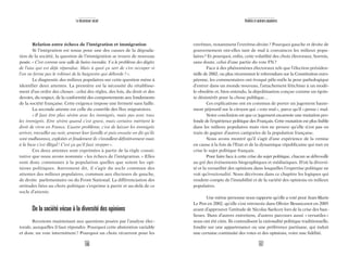 107
Réalités et opinions populaires
extrêmes, notamment l’extrême-droite? Pourquoi gauche et droite de
gouvernement ont-elles tant de mal à convaincre les milieux popu-
laires? Et pourquoi, enfin, cette volatilité des choix électoraux, hormis,
sans doute, celui d’une partie du vote FN?
Face à des phénomènes électoraux tels que l’élection présiden-
tielle de 2002, ou plus récemment le referendum sur la Constitution euro-
péenne, les commentaires ont évoqué pêle-mêle la peur pathologique
d’entrer dans un monde nouveau, l’attachement fétichiste à un modè-
le obsolète et, bien entendu, la dépolitisation conçue comme un égoïs-
te désintérêt pour la chose publique…
Ces explications ont en commun de porter un jugement haute-
ment péjoratif sur le citoyen qui «vote mal», parce qu’il «pense» mal.
Notre conclusion est que ce jugement escamote une mutation pro-
fonde de l’expérience politique des Français. Cette mutation est plus lisible
dans les milieux populaires mais rien ne prouve qu’elle n’est pas en
train de gagner d’autres catégories de la population française.
Nous avons montré qu’il s’agit d’une expérience de la remise
en cause à la fois de l’Etat et de la dynamique républicaine qui met en
crise le sujet politique français.
Pour faire face à cette crise du sujet politique, chacun se débrouille
au gré des événements biographiques et médiatiques. D’où la diversi-
té et la versatilité des opinions dans lesquelles l’expertise politique ne
voit qu’irrationalité. Nous décrivons dans ce chapitre les logiques qui
rendent compte de l’instabilité et de la variété des opinions en milieux
populaires.
Une même personne nous rapporte qu’elle a voté pour Jean-Marie
Le Pen en 2002, qu’elle s’est retrouvée dans Olivier Besancenot en 2005
avant d’approuver l’attitude de Nicolas Sarkozy lors de la crise des ban-
lieues. Dans d’autres entretiens, d’autres parcours aussi «versatiles»
nous ont été cités. Ils contredisent la rationalité politique traditionnelle,
fondée sur une appartenance ou une préférence partisane, qui induit
une certaine continuité des votes et des opinions, voire une fidélité.
106
Le descenseur social
Relation entre échecs de l’intégration et immigration
Si l’intégration est tenue pour une des causes de la dégrada-
tion de la société, la question de l’immigration se trouve de nouveau
posée. « C’est comme une salle de bains inondée. Y a le problème des dégâts
de l’eau qui est déjà répandue. Mais à quoi ça sert de s’en occuper si
l’on ne ferme pas le robinet de la baignoire qui déborde?».
Le diagnostic des milieux populaires sur cette question mène à
identifier deux attentes. La première est la nécessité du rétablisse-
ment d’un ordre des choses : celui des règles, des lois, du droit et des
devoirs, du respect, de la conformité des comportements aux fondements
de la société française. Cette exigence impose une fermeté sans faille.
La seconde attente est celle du contrôle des flux migratoires.
«Il faut être plus sévère avec les immigrés, mais pas avec tous
les immigrés. Etre sévère quand c’est grave, mais certains méritent le
droit de vivre en France. L’autre problème, c’est de laisser les immigrés
arriver, travailler au noir, amener leur famille et puis ensuite on dit qu’ils
sont malheureux, exploités et finalement ils s’installent définitivement mais
à la base c’est illégal! C’est ça qu’il faut stopper».
Ces deux attentes sont exprimées à partir de la règle consti-
tutive que nous avons nommée « les échecs de l’intégration. » Elles
sont donc communes à la population quelles que soient les opi-
nions politiques. Autrement dit, il s’agit du socle commun des
attentes des milieux populaires, commun aux électeurs de gauche,
de droite parlementaire ou du Front National. La différenciation des
attitudes liées au choix politique s’exprime à partir et au-delà de ce
socle d’attente.
De la société vécue à la diversité des opinions
Revenons maintenant aux questions posées par l’analyse élec-
torale, auxquelles il faut répondre. Pourquoi cette abstention variable
et donc un vote intermittent? Pourquoi un choix récurrent pour les
 
