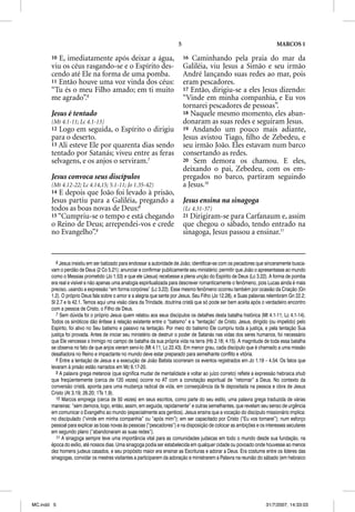 5                                                MARCOS 1

       10 E, imediatamente após deixar a água,                             16  Caminhando pela praia do mar da
       viu os céus rasgando-se e o Espírito des-                           Galiléia, viu Jesus a Simão e seu irmão
       cendo até Ele na forma de uma pomba.                                André lançando suas redes ao mar, pois
       11 Então houve uma voz vinda dos céus:                              eram pescadores.
       “Tu és o meu Filho amado; em ti muito                               17 Então, dirigiu-se a eles Jesus dizendo:
       me agrado”.6                                                        “Vinde em minha companhia, e Eu vos
                                                                           tornarei pescadores de pessoas”.
       Jesus é tentado                                                     18 Naquele mesmo momento, eles aban-
       (Mt 4.1-11; Lc 4.1-13)                                              donaram as suas redes e seguiram Jesus.
       12 Logo em seguida, o Espírito o dirigiu                            19 Andando um pouco mais adiante,
       para o deserto.                                                     Jesus avistou Tiago, ﬁlho de Zebedeu, e
       13 Ali esteve Ele por quarenta dias sendo                           seu irmão João. Eles estavam num barco
       tentado por Satanás; viveu entre as feras                           consertando as redes.
       selvagens, e os anjos o serviram.7                                  20 Sem demora os chamou. E eles,
                                                                           deixando o pai, Zebedeu, com os em-
       Jesus convoca seus discípulos                                       pregados no barco, partiram seguindo
       (Mt 4.12-22; Lc 4.14,15; 5.1-11; Jo 1.35-42)                        a Jesus.10
       14 E depois que João foi levado à prisão,
       Jesus partiu para a Galiléia, pregando a                            Jesus ensina na sinagoga
       todos as boas novas de Deus:8                                       (Lc 4.31-37)
       15 “Cumpriu-se o tempo e está chegando                              21 Dirigiram-se para Carfanaum e, assim
       o Reino de Deus; arrependei-vos e crede                             que chegou o sábado, tendo entrado na
       no Evangelho”.9                                                     sinagoga, Jesus passou a ensinar.11


          6 Jesus insistiu em ser batizado para endossar a autoridade de João; identificar-se com os pecadores que sinceramente busca-
       vam o perdão de Deus (2 Co 5.21); anunciar e confirmar publicamente seu ministério; permitir que João o apresentasse ao mundo
       como o Messias prometido (Jo 1.53) e que ele (Jesus) recebesse a plena unção do Espírito de Deus (Lc 3.22). A forma de pomba
       era real e visível e não apenas uma analogia espiritualizada para descrever romanticamente o fenômeno, pois Lucas ainda é mais
       preciso, usando a expressão “em forma corpórea” (Lc 3.22). Esse mesmo fenômeno ocorreu também por ocasião da Criação (Gn
       1.2). O próprio Deus fala sobre o amor e a alegria que sente por Jesus, Seu Filho (Jo 12.28), e Suas palavras relembram Gn 22.2;
       Sl 2.7 e Is 42.1. Temos aqui uma visão clara da Trindade, doutrina cristã que só pode ser bem aceita após o verdadeiro encontro
       com a pessoa de Cristo, o Filho de Deus.
          7 Sem dúvida foi o próprio Jesus quem relatou aos seus discípulos os detalhes desta batalha histórica (Mt 4.1-11; Lc 4.1-14).
       Todos os sinóticos dão ênfase à relação existente entre o “batismo” e a “tentação” de Cristo. Jesus, dirigido (ou impelido) pelo
       Espírito, foi ativo no Seu batismo e passivo na tentação. Por meio do batismo Ele cumpriu toda a justiça, e pela tentação Sua
       justiça foi provada. Antes de iniciar seu ministério de destruir o poder de Satanás nas vidas dos seres humanos, foi necessário
       que Ele vencesse o Inimigo no campo de batalha da sua própria vida na terra (Hb 2.18; 4.15). A magnitude de toda essa batalha
       se observa no fato de que anjos vieram servi-lo (Mt 4.11, Lc 22.43). Em menor grau, cada discípulo que é chamado a uma missão
       desafiadora no Reino e impactante no mundo deve estar preparado para semelhante conflito e vitória.
          8 Entre a tentação de Jesus e a execução de João Batista ocorreram os eventos registrados em Jo 1.19 – 4.54. Os fatos que
       levaram à prisão estão narrados em Mc 6.17-20.
          9 A palavra grega metanoia (que significa mudar de mentalidade e voltar ao juízo correto) reflete a expressão hebraica shub
       que freqüentemente (cerca de 120 vezes) ocorre no AT com a conotação espiritual de “retornar” a Deus. No contexto da
       conversão cristã, aponta para uma mudança radical de vida, em conseqüência da fé depositada na pessoa e obra de Jesus
       Cristo (At 3.19; 26.20; 1Ts 1.9).
          10 Marcos emprega (cerca de 50 vezes) em seus escritos, como parte do seu estilo, uma palavra grega traduzida de várias
       maneiras: “sem demora, logo, então, assim, em seguida, rapidamente” e outras semelhantes, que revelam seu senso de urgência
       em comunicar o Evangelho ao mundo (especialmente aos gentios). Jesus ensina que a vocação do discípulo missionário implica:
       no discipulado (“vinde em minha companhia” ou “após mim”); em ser capacitado por Cristo (“Eu vos tornarei”); num esforço
       pessoal para explicar as boas novas às pessoas (“pescadores”) e na disposição de colocar as ambições e os interesses seculares
       em segundo plano (“abandonaram as suas redes”).
          11 A sinagoga sempre teve uma importância vital para as comunidades judaicas em todo o mundo desde sua fundação, na
       época do exílio, até nossos dias. Uma sinagoga podia ser estabelecida em qualquer cidade ou povoado onde houvesse ao menos
       dez homens judeus casados, e seu propósito maior era ensinar as Escrituras e adorar a Deus. Era costume entre os líderes das
       sinagogas, convidar os mestres visitantes a participarem da adoração e ministrarem a Palavra na reunião do sábado (em hebraico




MC.indd 5                                                                                                          31/7/2007, 14:33:03
 