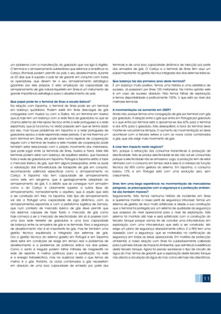 11
um problema com a manutenção do gasoduto que nos liga à Argélia.
O terminal e o armazenamento subterrâneo que estamos a amplificar no
Carriço (Pombal) podem permitir ao país o seu abastecimento durante
os 20 dias que é suposto o país ter de garantir em conjunto com todos
os operadores, que devem ter o seu armazenamento estratégico
garantido por eles próprios. E esta ampliação da capacidade de
armazenamento de gás natural liquefeito em Sines é um instrumento de
grande importância estratégica para o abastecimento do país.
Que papel pode ter o terminal de Sines à escala ibérica?
Na relação com Espanha, o terminal de Sines pode ser um terminal
em balanço quotidiano. Podem existir em Sines descargas de gás
conjugadas com Huelva ou com a Galiza. Há um terminal em Huelva
que já hoje tem um balanço com a rede física de gasodutos no que se
chama sistema de inter-apoio técnico entre a rede portuguesa e a rede
espanhola, que já funcionou no Verão passado sem que se tenha dado
por isso, mas houve problemas em Espanha e a rede portuguesa de
gasodutos apoiou a rede espanhola nesse período. E se nós tivermos um
bom terminal em Sines, ele pode estar numa espécie de cooperação
regular com o terminal de Huelva e este modelo de cooperação pode
também estar relacionado com o próprio movimento dos metaneiros,
que pode jogar entre os terminais de Sines, Huelva e Ferrol. Estes três
terminais podem estar num balanço de equilíbrio relativo, que favorece
toda a rede de gasodutos em Espanha. Portugal e Espanha estão a fazer
o mercado ibérico de gás, que tem alguns pressupostos, entre os quais
a valorização das infra-estruturas de transporte de gás em conjunto,
reconhecendo valências específicas como o armazenamento no
Carriço. A Espanha não tem capacidade de armazenamento
como este, em sal-gema, que é geologicamente adaptado ao
armazenamento de gás. E o débito que se consegue num armazém
como o do Carriço é claramente superior a outros tipos de
armazenamento, nomeadamente o aquífero, que é aquilo que está
a ser construído em Yela, na Espanha. Este tipo de armazenamento
vai dar a Portugal uma capacidade de jogo dinâmico, com os
armazenamentos espanhóis e com a plataforma logística de Zamora,
que num contexto de mercado ibérico de gás deve permitir que
nós sejamos capazes de fazer fluido o mercado de gás como
hoje começa a ser o mercado de electricidade. Isto só é possível com
uma boa rede terrestre de gasodutos e uma boa capacidade
de balanço entre os armazéns de gás e os terminais. Para a segurança
de abastecimento não é só importante ter gás, mas ter também uma
gestão técnica equilibrada e integrada dos sistemas de gás.
Ora a gestão técnica do sistema gasista em Portugal e em Espanha
deve estar em condições de reagir em tempo real a problemas de
abastecimento e a problemas de potência eólica nos dois países.
Como o vento é irregular podem falhar milhares de megawatts na
rede de repente. A melhor potência para a substituição na rede
é a energia hidroeléctrica, mas na ausência desta o que temos de
melhor é o gás. Portanto, os ciclos combinados a gás necessitam
em absoluto de uma boa capacidade de emissão por parte dos
terminais e de uma boa capacidade dinâmica de injecção por parte
dos armazéns de gás. O Carriço e o terminal de Sines têm aqui um
papel importante na gestão técnica integrada dos dois sistemas ibéricos.
Que balanço faz dos primeiros anos deste terminal?
É um balanço muito positivo. Temos uma história e uma estatística de
sucesso. Já passaram por Sines 100 metaneiros. Na minha opinião este
é um caso de sucesso absoluto. Não temos falhas de exploração
e temos disponibilidade a praticamente 100%, o que está ao nível dos
melhores terminais.
A movimentação vai aumentar em 2009?
Ainda não, porque temos uma conjugação de gás por terminal com gás
por gasoduto. A relação entre o gás que entra em Portugal por gasoduto
e o que entra por terminal está a aproximar-se dos 60% para o terminal
e dos 40% para o gasoduto. Este desequilíbrio a favor do terminal deve
manter-se nos próximos tempos. O aumento da movimentação só deve
acontecer com a terceira esfera e com os novos ciclos combinados
a gás, que vão exigir mais movimento de gás.
A crise tem impacto neste negócio?
Sim, porque a retracção dos consumos transmite-se à produção de
electricidade. Não se produz electricidade se ela não vai ser consumida
porque a electricidade não se armazena. Logo, a produção tem de estar
alinhada com o consumo em tempo real e essa é a nobreza da função
técnica da REN como gestora do sistema. Em Espanha, o consumo
baixou 12% e em Portugal está com uma evolução zero, sem
crescimento.
Sines tem uma larga experiência na movimentação de mercadorias
perigosas, as preocupações com a segurança e a protecção ambien-
tal são também maiores?
Seguramente. Não temos nenhuma história de incidentes em Sines
e queremos manter o nosso perfil de segurança intocável. Temos um
sistema de gestão de risco muito sofisticado e desde a sua construção
que o terminal foi protegido por um sistema de qualidade da segurança
que passava do nível operacional para o nível de exploração. Este
sistema foi mantido até hoje e será sofisticado com a construção do
terceiro tanque porque vamos ter de conciliar uma infra-estrutura em
exploração com uma infra-estrutura que está a ser construída. Isto
exige um plano de segurança absolutamente crítico. E a REN tem uma
obsessão com a segurança, que se materializa na certificação de
segurança em todas as áreas operacionais. Em matéria de protecção
ambiental, a nossa relação com Sines foi cuidadosamente calibrada
para o primeiro Estudo de Impacto Ambiental, que admitia já a existência
deste terceiro tanque. Agora foi preciso esclarecer o tipo de circuito de
água do mar. Temos de garantir que a exploração deste terceiro tanque
não afecta a circulação da água do mar, como até hoje não afectámos.
 