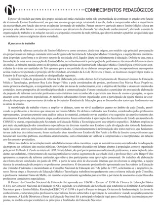 Didatismo e Conhecimento 183
CONHECIMENTOS PEDAGÓGICOS
É possível concluir que parte dos grupos sociais até então excluídos tenha tido oportunidade de continuar os estudos em função
do término do Ensino Fundamental, ou que esse mesmo grupo esteja retornando à escola, dada a compreensão sobre a importância
da escolaridade, em função das novas exigências do mundo do trabalho. Pensar um novo currículo para o Ensino Médio coloca em
presença estes dois fatores: as mudanças estruturais que decorrem da chamada “revolução do conhecimento”, alterando o modo de
organização do trabalho e as relações sociais; e a expansão crescente da rede pública, que deverá atender a padrões de qualidade que
se coadunem com as exigências desta sociedade.
O processo de trabalho
O projeto de reforma curricular do Ensino Médio teve como estrutura, desde sua origem, um modelo cuja principal preocupação
era proporcionar um diálogo constante entre os dirigentes da Secretaria de Educação Média e Tecnológica, a equipe técnica coordena-
dora do projeto da reforma e os diversos setores da sociedade civil, ligados direta ou indiretamente à educação. Definiu-se que, para a
formulação de uma nova concepção do Ensino Médio, seria fundamental a participação de professores e técnicos de diferentes níveis
de ensino. A primeira reunião entre os dirigentes, a equipe técnica da Secretaria de Educação Média e Tecnológica e professores con-
vidados de várias universidades do País apontou para a necessidade de se elaborar uma proposta que, incorporando os pressupostos
acima citados e respeitando o princípio de flexibilidade, orientador da Lei de Diretrizes e Bases, se mostrasse exequível por todos os
Estados da Federação, considerando as desigualdades regionais.
A primeira versão da proposta de reforma foi elaborada pelo então diretor do Departamento de Desenvolvimento da Educação
Média e Tecnológica, professor Ruy Leite Berger Filho, e pela coordenadora do projeto, professora Eny Marisa Maia. Propôs-se,
numa primeira abordagem, a reorganização curricular em áreas de conhecimento, com o objetivo de facilitar o desenvolvimento dos
conteúdos, numa perspectiva de interdisciplinaridade e contextualização. Foram convidados a participar do processo de elaboração
da proposta de reforma curricular professores universitários com reconhecida experiência nas áreas de ensino e pesquisa, os quais
atuaram como consultores especialistas. As reuniões subsequentes foram organizadas com a participação da equipe técnica de coor-
denação do projeto e representantes de todas as Secretarias Estaduais de Educação, para as discussões dos textos que fundamentavam
as áreas de ensino.
A metodologia de trabalho visava a ampliar os debates, tanto no nível acadêmico quanto no âmbito de cada Estado, envol-
vendo os professores e técnicos que atuavam no Ensino Médio. Os debates realizados nos Estados, coordenados pelos professores
representantes, deveriam permitir uma análise crítica do material, contendo novas questões e/ou sugestões de aperfeiçoamento dos
documentos. Concluída esta primeira etapa, os documentos foram submetidos à apreciação dos Secretários de Estado em reuniões do
CONSED e outras, organizadas pela Secretaria de Educação Média e Tecnológica com esse objetivo específico. O debate ampliou-se
por meio da participação dos consultores especialistas em diversas reuniões nos Estados e pela divulgação dos textos de fundamen-
tação das áreas entre os professores de outras universidades. Concomitantemente à reformulação dos textos teóricos que fundamen-
tavam cada área de conhecimento, foram realizadas duas reuniões nos Estados de São Paulo e do Rio de Janeiro com professores que
lecionavam nas redes públicas, escolhidos aleatoriamente, com a finalidade de verificar a compreensão e a receptividade, em relação
aos documentos produzidos.
Obtivemos índices de aceitação muito satisfatórios nesses dois encontros, o que se considerou como um indicador da adequação
da proposta ao cotidiano das escolas públicas. O projeto foi também discutido em debates abertos à população, como o organizado
pelo jornal Folha de S. Paulo no início de 1997. Neste debate, do qual participaram os sindicatos de professores, a associação de estu-
dantes secundaristas, representantes de escolas particulares e outros segmentos da sociedade civil, o professor Ruy Leite Berger Filho
apresentou a proposta de reforma curricular, que obteve dos participantes uma aprovação consensual. Os trabalhos de elaboração
da reforma foram concluídos em junho de 1997, a partir de uma série de discussões internas que envolveram os dirigentes, a equipe
técnica de coordenação do projeto e os professores consultores. O documento produzido foi apresentado aos Secretários de Educação
das Unidades Federadas e encaminhado ao Conselho Nacional de Educação em 7 de julho de 1997, solicitando-se o respectivo pa-
recer. Nessa etapa, a Secretaria de Educação Média e Tecnológica trabalhou integradamente com a relatora indicada pelo Conselho,
a professora Guiomar Namo de Mello, em reuniões especialmente agendadas para este fim e por meio de assessorias específicas dos
professores consultores especialistas.
O Parecer do Conselho Nacional de Educação foi aprovado em 1/06/98 – Parecer nº 15/98 da Câmara de Educação Básica
(CEB), do Conselho Nacional de Educação (CNE), seguindo-se a elaboração da Resolução que estabelece as Diretrizes Curriculares
Nacionais para o Ensino Médio, Resolução CEB/CNE nº 03/98 e à qual o Parecer se integra. Os textos de fundamentação das áreas de
conhecimento, elaborados pelos professores especialistas, foram submetidos à apreciação de consultores visando ao aperfeiçoamento
dos mesmos. A Lei de Diretrizes e Bases da Educação Nacional foi a principal referência legal para a formulação das mudanças pro-
postas, na medida em que estabelece os princípios e finalidades da Educação Nacional.
 