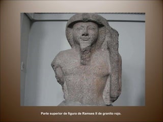 Parte superior de figura de Ramses II de granito rojo.  