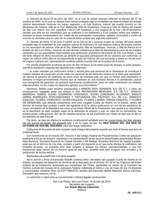 Lunes 1 de agosto de 2016 DIARIO OFICIAL (Primera Sección) 123
3.- Decreto de fecha 09 de junio del 2001, en el cual se señala diversas reformas al decreto del 27 de
octubre de 2000, en el cual se declara área natural protegida bajo la modalidad de reserva estatal del paisaje
cultural denominada Huiricuta los lugres sagrados y la ruta histórica cultural del pueblo huichol en los
Municipios de Catorce, Villa de la Paz, Matehuala, Villa de Guadalupe, Charcas y Villa de Ramos del Estado
de San Luis Potosí, con una superficie 1.40.211.85 hectáreas y una longitud de la ruta 138.78 kilómetros;
decreto que dice en los transitorios que se notificara a los habitantes y a los pueblos indios que habiten y
transiten la áreas comprendidas, por medio de las autoridades municipales, ejidales, comunales y civiles de
conocer su domicilio para en caso de no conocer estos se hará una segunda publicación.
4.- Decreto de fecha 10 de junio d e2008, en el cual se da a conocer el plan de manejo del área natural
protegida bajo la modalidad de sitio sagrado natural de Huiricuta y la ruta histórica cultural del pueblo huichol,
en los municipios de catorce, Villa de la Paz, Matehuala, Villa de Guadalupe, Charcas, y Villa de Ramos en el
Estado de San Luis Potosí, respecto de este decreto señalamos la falta de llamamiento a juicio de los trabajos
realizados por las autoridades responsables que pertenecen al gobierno del Estado de San Luis Potosí, y que
del texto integral de dicho documento se advierte la supuesta participación de los sectores que conforman, la
región de catorce entre ellos el correspondiente al ejido de Catorce del cual provengo y ahora en vía de juicio
de amparo indirecto por, representación sustituta solicito la protección de la justicia de la unión.
Por escrito presentado el catorce de junio de dos mil trece, en el citado juicio de amparo, la parte quejosa,
solicitó la ampliación respecto del siguiente acto reclamado:
“…la orden mandato y/o instrucción verbal o escrita para que personal de la Visitaduría se constituya a
realizar trabajos de inspección y/o de visita con personal de las Naciones Unidas en el Ejido que representó,
sin darnos la garantía de audiencia de estos actos de molestia toda vez que no hemos sido informados ni
llamados a ningún procedimiento, hechos que se traducen en una violación directa a la constitución, puesto
que transgrede las garantías de primacía supremacía constitucional, pues se están violentando los tratados
internacionales, en los cuales los derechos agrarios son primordiales."
Asimismo, señala como terceros perjudicados a MINERA REAL BONANZA, S.A. DE C.V. y otros; en
consecuencia, hágasele saber por edictos a: CIA. REFINADORA MEXICANA, S.A. DE C.V., IGNACIO
MADRIGAL RAMOS, ELENO GUERRERO CORONADO, ELENO CORONADO ALVARADO, BASILIO
CERDA RODRÍGUEZ, EXPLORACIONES Y TRITURADOS DEL PACÍFICO, S.A. DE C.V., ERNESTO
ESQUIVEL FLORES, FRANCISCO JAVIER ESQUIVEL FLORES y MARÍA TERESA ESQUIVEL Y FLORES
DE MONSIVÁIS, que deberán presentarse ante este Juzgado Cuarto de Distrito en el Estado, dentro del
término de treinta días contado a partir del siguiente al de la última publicación en uno de los periódicos de
mayor circulación en la República así como en el Diario Oficial de la Federación; que queda a su disposición
en la Secretaría de este Juzgado copia de la demanda de amparo y que, en caso de no comparecer, las
subsecuentes notificaciones, aún las de carácter personal, se les practicarán por medio de lista que se fije en
los estrados de este tribunal.
Por tanto, se deja sin efectos la audiencia constitucional señalada para las nueve horas con diez minutos
del día quince de agosto del presente año y en su lugar se fijan las DIEZ HORAS DEL DIA SEIS DE
OCTUBRE DE DOS MIL DIECISÉIS, para que tenga verificativo.
Colóquese en la puerta de este Juzgado copia íntegra del presente acuerdo por todo el tiempo que dure el
emplazamiento.
Con fundamento en el artículo 297, fracción II del Código Federal de Procedimientos Civiles de aplicación
supletoria a la Ley de Amparo, requiérase a la representante de las terceras perjudicadas perjudicadas Minera
Real Bonanza, Sociedad Anónima de Capital Variable y SB Wadley, Sociedad Anónima de Capital Variable,
para que en el término de tres días, contado a partir del siguiente al en que surta efectos la notificación del
presente proveído, se presente ante este Juzgado a recoger los edictos correspondientes; y una vez
transcurrido éste, dentro de un término igual de tres días, acredite ante este Juzgado que procedió a la
publicación de dichos edictos.
Notifíquese personalmente a la parte quejosa.
Así lo acordó y firma el licenciado Rodolfo Jiménez Silva, Secretario del Juzgado Cuarto de Distrito en el
Estado, encargado del despacho en términos de lo dispuesto por el artículo 161 de la Ley Orgánica del Poder
Judicial de la Federación, autorizado por vacaciones del Titular, aprobadas en sesión de la Comisión de
Carrera Judicial del Consejo de la Judicatura Federal, celebrada el treinta y uno de mayo de dos mil dieciséis
y comunicadas mediante oficio CCJ/ST/1968/2016, asistido del licenciado Neftalí Alejandro García Sánchez,
Secretario que autoriza y da fe…”
Lo transcribo a usted para su conocimiento y efectos legales conducentes.
San Luis Potosí, San Luis Potosí, 14 de julio de 2016.
Secretario del Juzgado.
Lic. Rubén Macías Castañeda
Rúbrica.
(R.- 435121)
 