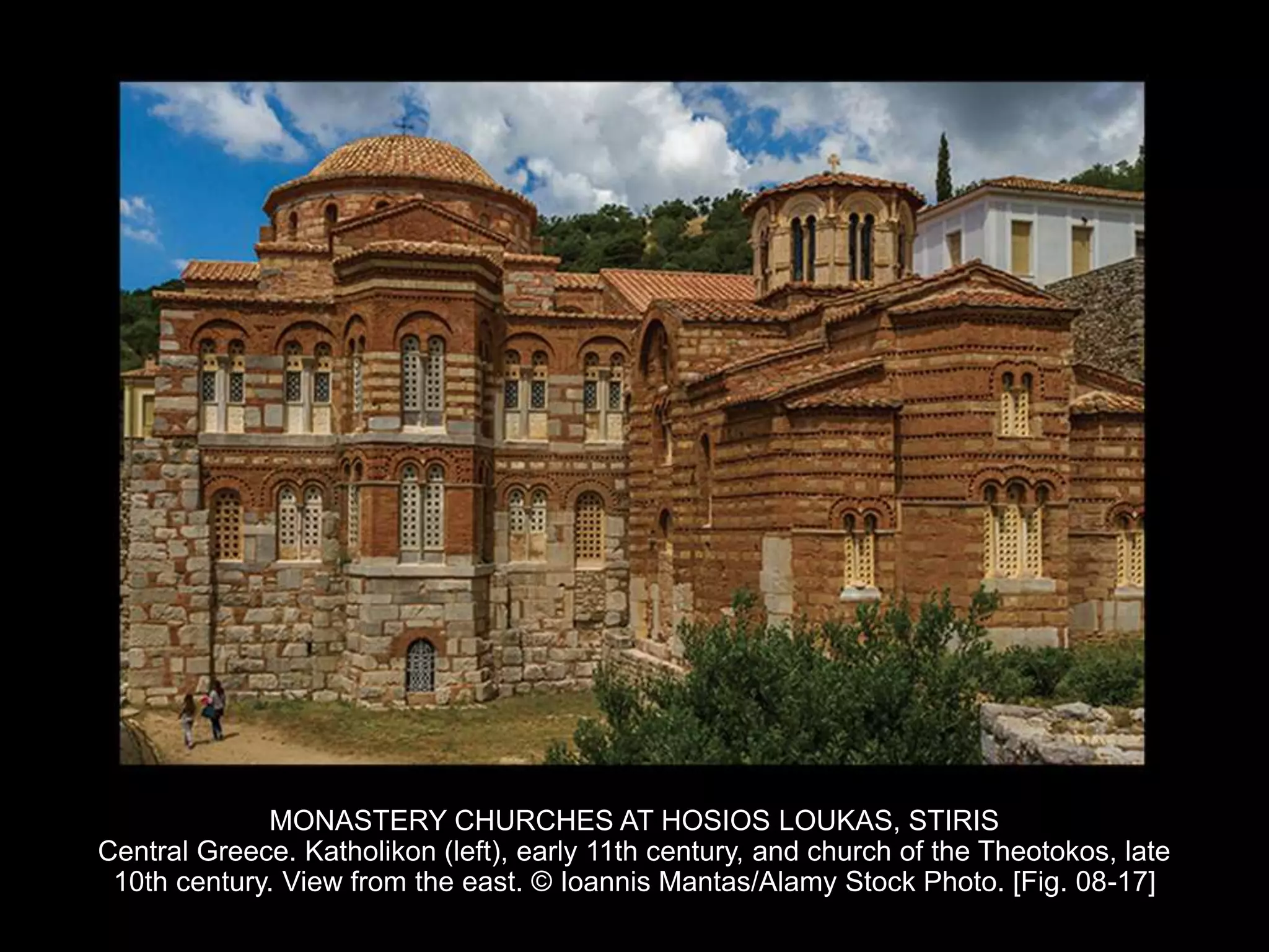 MONASTERY CHURCHES AT HOSIOS LOUKAS, STIRIS
Central Greece. Katholikon (left), early 11th century, and church of the Theotokos, late
10th century. View from the east. © Ioannis Mantas/Alamy Stock Photo. [Fig. 08-17]
 