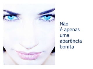 Não  é apenas uma aparência bonita Um close de um belo rosto feminino. 