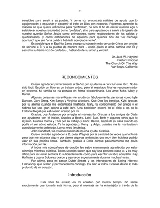 7 
 
sensibles para servir a su pueblo. Y como yo, encontrará señales de ayuda que lo
aguijonearán a escuchar y discernir el trato de Dios con nosotros. Podemos aprender la
manera en que quiere utilizarnos para “profetizar”, no con el fin de elevar nuestro ego o
establecer nuestra notoriedad como “profetas”, sino para ayudarnos a servir a la iglesia de
nuestro querido Señor Jesús como animadores, como restauradores de los caídos y
quebrantados, y como edificadores de aquellos para quienes nos da “un mensaje
oportuno” que sea “una palabra hablada apropiadamente”.
Es posible que el Espíritu Santo atraiga su corazón más cerca de Cristo con ansias
de servirle a Él y a su pueblo de manera pura – como quién lo ama, camina con Él y
escucha su tierna voz de cuidado - , hablando de su amor y verdad.
Dr. Jack W. Hayford
Pastor Principal
The Church On The Way
Van Nuys, California
RECONOCIMIENTOS
Quiero agradecer primeramente al Señor por ayudarme a concluir este libro. No ha
sido fácil. Escribir un libro es un trabajo arduo, pero el resultado final es recompensador
en extremo. Mi familia se ha portado en forma extraordinaria. Los amo: Mike, Mary y
Daniel.
Algunas personas maravillosas me ayudaron fabulosamente, personas como kyle
Duncan, Gary Greig, Kim Bangs y Virginia Woodard. Que Dios los bendiga. Kyle, gracias
por tu aliento cuando me encontraba frustrada. Gary, tu conocimiento del griego y el
hebreo fue una gran aporte a este libro. Una bendición espera en el cielo a los de la
Editorial Regal que estuvieron orando por mí.
Gracias, Joy Anderson por arreglar el manuscrito. Gracias a los amigos de Darla
por ayudarme con el índice. Gracias a Becky, Lani, Sue, Beth y algunos otros que lo
leyeron. Gracias mamá y Tom por su trabajo y amor. Bernie, limpiaste mi casa cuando no
podía ni ver cómo estaba. Te lo agradezco. Perry y Arlys, ustedes me la mantuvieron
apropiadamente ordenada. Lorna, eres fantástica.
John Sandford, tus visiones fueron de mucha ayuda. Gracias.
Quiero también agradecer a C. peter Wagner por la cantidad de veces que lo llamé
para que me aclarara algo y por darme algunas anéctodas que muy bien hubiera podido
usar en sus propios libros. También, gracias a Doris porque pacientemente me envió
información por fax.
A todos mis compañeros de oración les estoy eternamente agradecida por estar
conmigo mientras escribía. Todos ustedes saben que soy una persona clase A, y es muy
difícil para mí estar sentada lo suficientemente como para escribir un libro completo. Kay
Hoffman y Juana Soloarez oraron y ayunaron especialmente durante muchas horas.
Por último, para mi pastor Dutch Sheets y los intercesores de Spring Harvest
Fellowship, que oraron y permanecieron conmigo, los amo a todos. Gracias desde lo más
profundo de mi corazón.
Introducción
Este libro ha estado en mi corazón por mucho tiempo. No sabía
exactamente que tomaría esta forma, pero el mensaje se ha entretejido a través de la
 