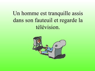 Un homme est tranquille assis dans son fauteuil et regarde la télévision. 