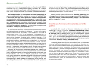 ¡Que no nos recorten el futuro!

mo documento al inicio del curso pasado, daba una cifra estimada de 53.946,7      superan las máximas legales y que ha supuesto advertencias negativa desde
millones de euros (un 5,11% del PIB) que pasa en el actual a 52.741,5 millones    el Consejo Escolar del Estado. A ello se suma el notable empeoramiento de las
de euros, una desviación superior a los 1.200 millones, posiblemente resulta-     condiciones de la Enseñanza en el Exterior, donde han dejado de cubrirse las
do de que no se hayan descontado aún cantidades que aparecen duplicadas.          vacantes y se obstaculiza la actuación sindical.

    Pero lo preocupante es que aún con todas las cautelas que acabamos de             Hay que insistir en que la situación descrita representa lo que ya ha ocu-
exponer, esos datos estimativos muestran un retroceso del 5,03% del PIB al        rrido y que las tendencias, en este contexto general de olvidar que la Educa-
4,79%, a pesar de la caída general de este, que muestran una importantísi-        ción es una Inversión que tiene que garantizar el futuro y no un mero gasto
ma desaceleración de la inversión educativa, superior a la general de la Eco-     público más, pueden ir a peor.
nomía Española, que se contradice plenamente con las afirmaciones políti-
cas al uso, y que puede ser escandalosa si, simplemente, se repite la misma
desviación respecto de la realidad que ya existe respecto de las previsiones      Inversión por alumno en centros sostenidos con fondos
iniciales del curso pasado, que pueden retrotraernos al mismo porcentaje
del P.I.B. que ya había a la promulgación de la L.O.E
                                                                                  públicos
                                                                                      La evolución de la inversión por alumno es un dato clave para analizar el
    En general, puede observarse una importante correlación entre las varia-
                                                                                  impacto de la Crisis en la Educación. El retroceso global a nivel de España,
ciones presupuestarias que acabamos de exponer y los datos de los cuadros
                                                                                  -de un 9,7% entre 2009 y 2011-, es posiblemente el dato que mejor resume
anteriores sobre evolución de plantillas. Cuando la diferencia acumulada de
                                                                                  el impacto de Crisis, un descenso de 441 euros por alumna/o al año, al pasar
los dos años es inferior al 4,6% -en que valorábamos el efecto global de la re-
                                                                                  de los 4.553,7 euros del año 2009, a los 4.112,7 euros por alumna/o del año
ducción salarial- no han existido efectos negativos o no son apreciables como
                                                                                  2.011. Los 4.112,7 euros son la cifra máxima puesto que desde septiembre el
ha ocurrido en Andalucía, Cantabria, Castilla la Mancha, Murcia, o el País
                                                                                  alumnado es mayor (previsión del 2,1%) y hay recortes adicionales en muchas
Vasco; la excepción es la Comunidad Valenciana, aunque en 2010 hacíamos
                                                                                  Comunidades, por lo que superará ampliamente el 10%.
consideraciones sobre su total transparencia presupuestaria. Por el contrario,
cuando se dan decrecimientos sucesivos los retrocesos han sido evidentes:
                                                                                     La obtención de este dato precisa de algunas aclaraciones. En primer lugar
Asturias, Canarias, Extremadura, Galicia o Madrid, aunque, como se ha dicho,
                                                                                  comentar las dificultades para diferenciar entre inversión por alumno en cen-
los retrocesos del 2011 puede que aún no se hayan puesto de manifiesto to-
                                                                                  tros públicos, cuya evolución sería importante conocer teniendo en cuenta los
talmente, y al anunciado caso de Navarra pueden sumarse otras Comunida-
                                                                                  datos anteriores, y centros concertados. Con frecuencia se presentan estos
des como Aragón, Cantabria, Castilla y León, Cataluña, Murcia o La Rioja.
                                                                                  datos limitándose a dividir las partidas destinadas a los conciertos educativos
    Asimismo hay que hacer una consideración especial sobre lo que ocurre,
                                                                                  entre el alumnado de estos centros. Pero esta es una simplificación interesa-
pese a las grandes declaraciones, en el propio ámbito de actuación del Mi-
                                                                                  da, porque no solamente no computa otros gastos que incrementan su inver-
nisterio de Educación, donde el crecimiento del alumnado escolarizado en la
                                                                                  sión por alumnos (generales de gestión que afectan a centros concertados,
Enseñanza Pública, nada menos que el 10,5%, que duplica la media, en dos
                                                                                  inspección educativa, becas, educación compensatoria… o formación del pro-
años –casi 2.750 personas- ha ido acompañado de un incremento de plantilla
                                                                                  fesorado y servicios complementarios a veces), sino que las cantidades que
del 1,4% -34 personas- que es casi la mitad de esa media general, agravando
                                                                                  corresponderían se aplican, de forma interesada, a la inversión por alumno
ostensiblemente la calidad educativa en unos ámbitos que ya tienen las peo-
                                                                                  en la enseñanza pública.
res “ratios profesor/alumnado y alumnado/unidad” de España que a veces


116
 
