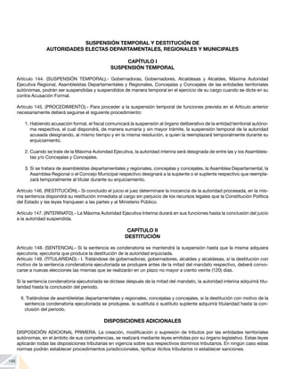 146
SUSPENSIÓN TEMPORAL Y DESTITUCIÓN DE
AUTORIDADES ELECTAS DEPARTAMENTALES, REGIONALES Y MUNICIPALES
CAPÍTULO I
SUSPENSIÓN TEMPORAL
Artículo 144. (SUSPENSIÓN TEMPORAL).- Gobernadoras, Gobernadores, Alcaldesas y Alcaldes, Máxima Autoridad
Ejecutiva Regional, Asambleístas Departamentales y Regionales, Concejalas y Concejales de las entidades territoriales
autónomas, podrán ser suspendidas y suspendidos de manera temporal en el ejercicio de su cargo cuando se dicte en su
contra Acusación Formal.
Artículo 145. (PROCEDIMIENTO).- Para proceder a la suspensión temporal de funciones prevista en el Artículo anterior
necesariamente deberá seguirse el siguiente procedimiento:
1.	Habiendo acusación formal, el fiscal comunicará la suspensión al órgano deliberativo de la entidad territorial autóno-
ma respectiva, el cual dispondrá, de manera sumaria y sin mayor trámite, la suspensión temporal de la autoridad
acusada designando, al mismo tiempo y en la misma resolución, a quien la reemplazará temporalmente durante su
enjuiciamiento.
2.	Cuando se trate de la Máxima Autoridad Ejecutiva, la autoridad interina será designada de entre las y los Asambleís-
tas y/o Concejalas y Concejales.
3.	Si se tratara de asambleístas departamentales y regionales, concejalas y concejales, la Asamblea Departamental, la
Asamblea Regional o el Concejo Municipal respectivo designará a la suplente o el suplente respectivo que reempla-
zará temporalmente al titular durante su enjuiciamiento.
Artículo 146. (RESTITUCIÓN).- Si concluido el juicio el juez determinare la inocencia de la autoridad procesada, en la mis-
ma sentencia dispondrá su restitución inmediata al cargo sin perjuicio de los recursos legales que la Constitución Política
del Estado y las leyes franquean a las partes y al Ministerio Público.
Artículo 147. (INTERINATO).- La Máxima Autoridad Ejecutiva Interina durará en sus funciones hasta la conclusión del juicio
a la autoridad suspendida.
CAPÍTULO II
DESTITUCIÓN
Artículo 148. (SENTENCIA).- Si la sentencia es condenatoria se mantendrá la suspensión hasta que la misma adquiera
ejecutoria; ejecutoría que produce la destitución de la autoridad enjuiciada.
Artículo 149. (TITULARIDAD).- I. Tratándose de gobernadoras, gobernadores, alcaldes y alcaldesas, si la destitución con
motivo de la sentencia condenatoria ejecutoriada se produjere antes de la mitad del mandato respectivo, deberá convo-
carse a nuevas elecciones las mismas que se realizarán en un plazo no mayor a ciento veinte (120) días.
Si la sentencia condenatoria ejecutoriada se dictase después de la mitad del mandato, la autoridad interina adquirirá titu-
laridad hasta la conclusión del periodo.
II. Tratándose de asambleístas departamentales y regionales, concejalas y concejales, si la destitución con motivo de la
sentencia condenatoria ejecutoriada se produjese, la sustituta o sustituto suplente adquirirá titularidad hasta la con-
clusión del periodo.
DISPOSICIONES ADICIONALES
DISPOSICIÓN ADICIONAL PRIMERA. La creación, modificación o supresión de tributos por las entidades territoriales
autónomas, en el ámbito de sus competencias, se realizará mediante leyes emitidas por su órgano legislativo. Estas leyes
aplicarán todas las disposiciones tributarias en vigencia sobre sus respectivos dominios tributarios. En ningún caso estas
normas podrán establecer procedimientos jurisdiccionales, tipificar ilícitos tributarios ni establecer sanciones.
 