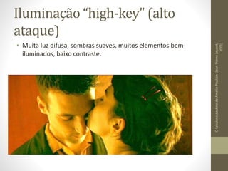 Sistema de três pontos
• Luz-guia , ou luz de
ataque (key light): dura,
direcional, mais forte
que as outras
• Luz-complemento ou de
preenchimento (fill light):
esbatida, suaviza
sombras, contrastes e
texturas
• Contraluz (backlight):
separa figura de fundo,
impressão de
profundidade
• Como fazer
 