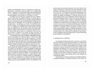 pueden verse intensificadas, como los coLores sobre un fondo com-
plementario, o atenuadas, como los sonidos en un contexto más
ruidoso. Y algunas emociones pueden surgir como propiedades de
un todo orquestado, sin pertenecer a ninguno de sus componen-
tes más pequeios, como la forma de una cáscara de hueva.
Es evideme que las emociones negativas funcionan cognitiva-
mente tan bien como las positivas. El horror y el rechazo que po-
demos sentir con Macbeth no son, en absoluto, peores medios de
alcanzar el entendimiento que el enrretenimiento y deleite que po-
demos sentir con Pigmali6n. No hace falta que supongamos que
d~ algún modo -por ejemplo, por catarsis-la repulsión se traru)-
fonna en deleite, o que expliquemos por qu(: el retrato más lúgu-
bre es tan legítimamente estético como el más atractivo; para que
funcione cognitivameme una emoción no tiene por qué ser agra-
dable, del mismo modo que para que exista una sensación de co-
lor, ésta no tiene que ser roja. En la experiencia estética, la emo-
ción positiva o negativa es un modo de sentir una obra. El
problema de la tragedia y la paradoja de la fealdad desaparecen.
Es igualmente evidente que la cantidad o intensidad de la em<r
ción no son medida de su eficacia cognitiva. Una emoción débil
puede ser tan informativa como una sobrecogedora; y descubrir
que una obra expresa muy poca emoción, o incluso ninguna, pue-
de ser ~ticamente tan significativo como descubrir que expresa
mucha. Esto es algo que pasan por alto todas las tentativas de dis-
tinguir lo estétioo en términos de cantidad o grado de emoción.
Aunque de este modo resolvemos varios interrogantes y acla-
rarnos el papel que desempeña la emoción en la experiencia esté·
tica, todaVÍa nos hace falta una manera de distinguir la experiencia
estética de todas las demás fonnas de experiencia. El uso cogniti-
vo de las emociones no está presente en todas las ex~riencias es-
téticas, ni ausente de todas las no-estéticas. Ya hemos apuntado que
algunas obras de arte poseen muy poco o ningún contenido emo-
tivo, y que incluso cuando el contenido emotivo es considerable, a
veces puede ser aprehendido por medios no-emotivos. En la vida
diaria, a menudo es más necesario clasificar las cosas por senti-
mientos que por OtraS propiedades: tenemos más posibilidades de
que las cosas nos vayan bien si sabemos cómo tener miedo, como
desear, aventuramos, o desconftar de las cosas aderuadas, ya sean
animadas o inanimadas, que si sólo percibimos su fonua, su tama·
ño, su peso, etc. Y la importancia de este discernimiento por sen-
timientos no es menor cuando la motivación se vuelve teórica y no
práctica, El zoólogo, el psicólogo o el sociólogo utilizan las emo-
ciones legítimamente en sus investigaciones, incluso cuando sus ob-
jetivos son puramente teóricos. De hecho, aunque la objetividad re-
querida en cualquier ciencia impide ser demasiado oplimista,
interpretar tendenciosamente la evidencia, rechazar los resultados
no deseados, o evitar las líneas..de investigación que sospechamos
no irán en nuestro favor, no impide sin embargo que se utilice el
sentimiento a la hora de explorar y descubrir ni el ímpetu de la ins-
piración y la curiosidad, ni que,el entusiasmo nos abra los ojos a
pistas sobre problemas inuigantes e hipótesis prometedoras. Cuan-
to más hablamos sobre estas OJcstiones, más nos damos cuenta de
que laS emociones no se diferencian Jo suficiente de otros elemen-
tos de la cognición como para proporcionar una base sólida desde
la que responder a mis preguntas.
5. SINroMAS DE LO ESrtnco
Las reiteradas tentativas frustradas de encontrar una fórmula
c1ara para clasificar las experiencias en estéticas y no estéticas que
se ajuste al uso aproximado del ttrmino hace pensar que lo que
necesitamos es un enfoque menos simplista de la cuestión. Quizá
podríamos comenzar examinando la importancia estética de las
principales características de los muchos procesos simbólicos que
participan de la experiencia, y buscar aspectos o síntomas de lo
estttico, en lugar de un criterio flITlle y conciso. Un síntoma no
constituye una condición necesaria ni sufidente, sino tan sólo una
condición que tiende a estar presente, junro a otros símbolos, en
la experiencia estética.
Tres sincomas de lo estético podrian ser la densidad sintáctica,
la densidad semántica y la repleción sintáctica. Como hemos vis-
 