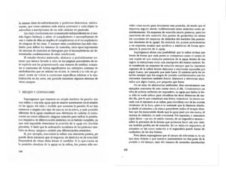 b mism2 ~ubc:lrd.in;,M.i6n y poden.'Io6 detertnln:lr, teórICa-
mente, que amo m1ximo cada mara pertenece y cada objeto se
lIUboftUna¡ • iwaip<::iona de un solo ar.ktet en putiCl1hr.
wdoco ooncIdones son ~ independietRSet d sen-
ddo ~ ~....b<r. el <:um¡>I;mienm o ~ ~
'"" O V2ri1sde elbs 00 lIu¡:llca el ~Onl el ~
de ni~lna de b.s otns. Ya'••'Que esas 0l0d1dctnes hmsido dise--
lbcba p:ua ddWr los .siuam de nowi6n. ott08 ~ icpott:lttlm
de_de_",~poc el ~~do­
~ ~deesw ccndldones.
El. CSOJdJo ~ 1tlulnCado, Wsusao y probabk:nc:me toe-
ruQi() q..¡e hemos nevado a ClOO en las ~ prearlentes de es-
te capfu.do nos h:l proporc:ion3do Uf'IS tn3.OU3 de &mli:zu. compa-
rar y contra5t:lr de foma slgnlncativa los mfiW.plo sUteDllS de
simbolización que se utill22n en el ~ 1:1. dencb Yla vda en se--
neral. Antes de voI'C:r a OJc:stJooc:s espcd1ka.s ~ a la sim-
bo.li:z.:la6n en las :l.ttes, me gwurb eramiru.t algunos SÍ5tOnlS de
otros ampoo.
7. RELOJES y CONTAOOIU!S
Supcqpmos que tcncmo6 un almple mecUdot de ~ ron
una esfer.¡ y una .sola ~ que se: mtX:'e SUlvt:rDmtC enél smbdo
de las agu¡" del <do¡ • modlda que .umcnco la pn:oI6n. SI 00 hoy
númcr05 o nlogCtn otro tipo de rmrcas en la c:sCcra, Ycadl posid6n
dif.....,., ~ la ~ <X>nStiIuye wu dif=nd3 ~ CIriao!. el instru-
memo DO caará udl.Izaodo ~ ooc:ad6n pcu8 lndicar ~ pn:&I6n.
lJ:l6 ~ de d:fcrenaadOn sintic:tic¡ nose lubr1n (1mpliOO, ya
q....... mpooiblo -""""'Ia pooid6n de la >gUi> <lOO . - . .
~ y dado que b. onk::nadón xmirttka de w pre:ionc$ tMD-
bién es densa. rampoco cxistirt una clferenciaciOO~.ticL
Si, por ejemplo. JllIlIt.'a.ID06 La e&fera con cincuent;a p.1RlO5t ¿se
puede decir..."""", que el e.queroa de Simboloo es de noud:)o1
Depen""'" de 00m0 debo Ie=e el ro_oSi lo que cu...., es
la posid6n ilb:dum de: la agu~ en b. c:skr.a, la" putUCJt W10 xr-
.<18
vidn romo ayuda para ddcmUnar csu posición, de modo Que d
esquenu. seguid siendo Indiferenciado tanto sind ctio como,se-
m1ntic:unente. Un esquema de noud6n acatU presente, pero los
oraaeres de est:1 nOl2ci6n 00$ pumos de grad2dón) no serian
los Clraoeres del esquem:a de siJnbok)s dcl medidor (las posicio-
nes absolul2S de la aguja). En re:dkbd, los puntos pertenecerlan
a un e5quem2 auxili2r que ayud:uú la establecer de forma apro-
ximada la posición de la aguja.
Supongamos ahota otr.I posibilld.ad: que la esfen tJvien Que
leerse de fonna que oda punto se inlerpn!(2r.1 como el cenuo de
una reSión t::ll que OJalquier presencia de la aguja dentro de esa
región se interpretara como una inscripción dd miSmo c::ariaer. Es-
tO constitJiña un esqUem:l de nOl2ci6n siempce que las cinCl.len~
regiOtles de la csf"era fueran disyu.nla.-S y estuvil..'nn separadas por
algLln hueco, por pequeno que este fuera. El sistema seria de no-
L"lci6n siempre que los rangos de presión coITCladoJla(Jos con los
cincuenu Ot"".tcteres tlmbibl fuer.an disyuntos y estuvieran ~.
rados por aJgún hueco, por pequdlo que fuera.
No se tr2t2 de aJtem ativas anifidales. Nos enconJ.r.lOlOS con
ejemplos concretos de estO varias veces aJ día. Consicctm1OS un
reloj de pulser.t omin:trio sin .segundero. L2 2gup <luC iadk::a la ho-
fa sólo se: suele utllizar para identifkar Ia..s doc.'C: divi:s;o)C$ de me-
dio cfuJ, por lo que COfSliruye una fomu noc:adonaJ. Lo miSmo su-
cede con d minutero si se: utiliza para tdcntificar una de las seserua
divisiones de la bor.li¡ petO si se ~tiende que la di.st:lnci2 20001u-
l2 desde el minUtero 2 la ma.n:a precedente indica el tit mpo abso-
luto qué h:ollransc:urrido desde que b aguja pcISÓ por ea lTI2JC.l:, el
sistema de súnboI.os no sed notacion3J. Por supucsco, s tnaIQfIl()5
alg6.n lImite --ya se:l de medio minutO, de un segundoo menas-
$Obre la precisión de la lectura que podernos tucer as~ esté siste--
m:l tlmbién podrb ser de noudÓn. En un reloj con segundeto el
. . .nunutero se lee como notaCión y el .sc.:gu ndcro pued: leen;e de
cualquier.J de las dos fornus.
Pero ahora SJpongamos que el campo de rererenda es de un
tipo muy distinto y que nuestros instrumentos no d:tn pane de la
presión o del tiempo, sino del nCímero de monedas Ultroduckb.s
 