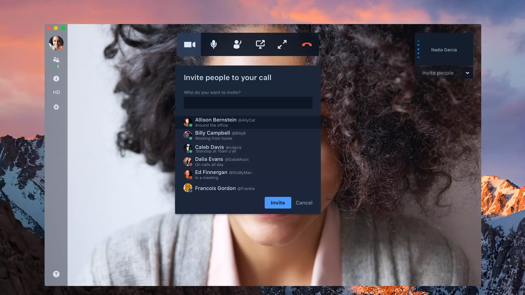 Calendar
Schedule ahead for your
team activities
Three ways to Meet
Ad Hoc
Grab whoever you need,
anywhere in the world
Conversation
Instantly move a conversation
into video or voice
 