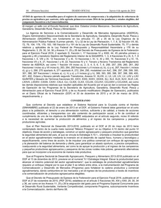 44 (Primera Sección) DIARIO OFICIAL Jueves 4 de agosto de 2016
AVISO de apertura de ventanillas para el registro de contratos de compraventa y la adquisición de coberturas de
precios en agricultura por contrato, ciclo agrícola primavera-verano 2016 de los productos y estados elegibles, del
componente Incentivos a la Comercialización.
Al margen un sello con el Escudo Nacional, que dice: Estados Unidos Mexicanos.- Secretaría de Agricultura,
Ganadería, Desarrollo Rural, Pesca y Alimentación.
La Agencia de Servicios a la Comercialización y Desarrollo de Mercados Agropecuarios (ASERCA),
Órgano Administrativo Desconcentrado de la Secretaría de Agricultura, Ganadería, Desarrollo Rural, Pesca y
Alimentación (SAGARPA); con fundamento en los artículos 17, 26 y 35 de la Ley Orgánica de la
Administración Pública Federal; 9 primer párrafo, 12 y 32 de la Ley de Planeación; 1, 7, 8, 32 fracción VII, 60,
72, 79, 104, 178, 179, 183, 190 fracción II y 191 de la Ley de Desarrollo Rural Sustentable; 75, 77 y demás
relativos y aplicables de la Ley Federal de Presupuesto y Responsabilidad Hacendaria y 176 de su
Reglamento; 3, 29, 30, 34, 36 y Anexos 11, 25 y 26 del Decreto de Presupuesto de Egresos de la Federación
para el Ejercicio Fiscal 2016; 2 apartado D, fracción I, 17 fracciones IV y XXIII, 44, 45 párrafos primero y
segundo y 46 y transitorio Séptimo del Reglamento Interior de la SAGARPA; 1, 3, 4 fracciones III y IX, 5, 7, 8
fracciones I, II, VIII y IX, 12 fracciones V y XI, 13 fracciones I, IV, V, XI y XIII, 14, fracciones II y IV, 15,
fracciones VII y X, 21, fracciones I y III, 22, fracciones IV y V, Tercero y Noveno Transitorios del Reglamento
Interior de ASERCA; así como 1 fracción VII inciso a), 2, 3, 4, 5, 6, 7, 8, 256, 257, 259, 260, 261, 262
fracciones I inciso a) y VII inciso b), 263, 264, 265 fracciones I y II incisos a), b), c) y e), 267, fracción I, incisos
d), g) y r), 268, 270 apartado A, 271 apartado A, 272, 294, 295, modalidad con AxC, 296, 297, 298, 299, 300,
301, 386, 387 fracciones I, incisos a), c), h) y o), y II incisos g) y h), 389, 393, 395, 396, 397, 398, 399, 400,
401, 402, Octavo y Noveno párrafo segundo Transitorios, Anexos IV, XLVIII, LI, LII, LIII, LIV, LV, LXV y LXV
QUINTER y Glosario de Términos fracciones XX, XXVI, XXXI, XXXV, XXXIX, XLI, XLII, XLIII, XLIV, XLVI, LXI,
LXXVII, LXXXIV, CXXIII, CXXV, CXLII, CLI, CLXIX, CLXX, CCLXII, CCLXVI, CCLXXIV y CCLXXIX, así como
las demás disposiciones relativas que resulten aplicables del Acuerdo por el que se dan a conocer las Reglas
de Operación de los Programas de la Secretaría de Agricultura, Ganadería, Desarrollo Rural, Pesca y
Alimentación para el Ejercicio Fiscal 2016, y de su Acuerdo modificatorio (Reglas de Operación), publicados
en el Diario Oficial de la Federación (DOF) el 30 de diciembre de 2015 y el 24 de marzo de 2016,
respectivamente, y
CONSIDERANDO
Que conforme al Decreto que establece el Sistema Nacional para la Cruzada contra el Hambre
(SINHAMBRE) publicado el 22 de enero de 2013 en el DOF, el Gobierno Federal debe garantizar en el corto
plazo a la población, el derecho a una alimentación nutritiva, suficiente y de calidad, a través de acciones
coordinadas, eficientes y transparentes con alto contenido de participación social, a fin de contribuir al
cumplimiento de uno de los objetivos de SINHAMBRE estipulados en el artículo segundo, inciso III referido
a la necesidad de aumentar la producción de alimentos y el ingreso de los campesinos y pequeños
productores agrícolas;
Que el Plan Nacional de Desarrollo 2013-2018, publicado en el DOF el 20 de mayo de 2013 tiene
contemplado dentro de la cuarta meta nacional “México Próspero” en su Objetivo 4.10 dentro del punto VI
objetivos, líneas de acción y estrategias, construir un sector agropecuario y pesquero productivo que garantice
la seguridad alimentaria del país, al que se vincula la Estrategia 4.10.1., orientada a impulsar la productividad
en el sector agroalimentario mediante la inversión en el desarrollo de capital físico, humano y tecnológico y
específicamente, como línea de acción, la de impulsar una política comercial con enfoque de agronegocios
y la planeación del balance de demanda y oferta, para garantizar un abasto oportuno, a precios competitivos,
coadyuvando a la seguridad alimentaria, así como la de apoyar la producción y el ingreso de los campesinos
y pequeños productores agropecuarios y pesqueros de las zonas rurales más pobres, generando alternativas
para que se incorporen a la economía de manera más productiva;
Que el Programa Sectorial de Desarrollo Agropecuario, Pesquero y Alimentario 2013-2018 publicado en el
DOF el 13 de diciembre de 2013, previene en el numeral “II.1 Estrategia Integral: Elevar la productividad para
alcanzar el máximo potencial del sector agroalimentario”; que la estrategia de productividad agroalimentaria
requiere un enfoque integral por lo que el pilar 5 se refiere entre otros, a la instrumentación del Programa de
Comercialización y Desarrollo de Mercados (Programa) para fortalecer la cadena productiva y comercial
agroalimentaria, dando certidumbre en los mercados y en el ingreso de los productores a través de incentivos
a la comercialización de productos agropecuarios elegibles;
Que el Decreto de Presupuesto de Egresos de la Federación para el Ejercicio Fiscal 2016, publicado en el
DOF el 27 de noviembre de 2015, (PEF 2016), establece en el artículo 3 fracciones XII, XXI y XXII, 29, 30, 34
y 36, así como en los Anexos 11, 25 y 26 la asignación del gasto para el Programa Especial Concurrente para
el Desarrollo Rural Sustentable, Vertiente Competitividad, componente Programa, subcomponente Incentivos
a la Comercialización, dentro del Ramo 08;
 
