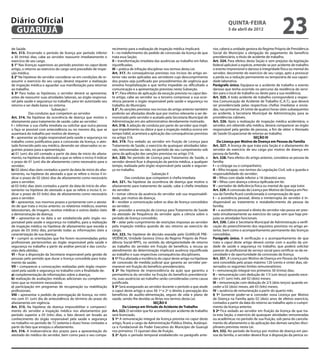 Diário Oficial
 GUARUJÁ
                                                                                                                                                     quinta-feira
                                                                                                                                                     5 de abril de 2012
                                                                                                                                                                                           23
de Saúde.                                                              recimento para a realização de inspeção médica implicará:           rior, caberá a unidade gestora do Regime Próprio de Previdência
Art. 313. Encerrado o período de licença por período inferior          I – no indeferimento do pedido de concessão da licença de que       Social do Município a obrigação do pagamento do benefício
a 30 (trinta) dias, cabe ao servidor reassumir imediatamente o         trata essa Seção;                                                   previdenciário, a título de acidente de trabalho.
exercício de seu cargo.                                                II – transformação imediata das ausências ao trabalho em faltas     Art. 324. Para efeitos desta Seção e sem prejuízo da legislação
§ 1° Nas licenças superiores ao período previsto no caput deste        injustificadas;                                                     federal aplicável a espécie, entende-se por acidente de trabalho
artigo, o retorno ao exercício do cargo será precedido de inspe-       III – prática de infração disciplinar nos termos desta Lei.         o evento imprevisível e danoso à integridade física ou mental do
ção médica.                                                            Art. 317. As consequências previstas nos incisos do artigo an-      servidor, decorrente do exercício de seu cargo, apto a provocar
§ 2° Na hipótese do servidor considerar-se em condições de re-         terior não serão aplicadas aos servidores cujo descumprimento       a perda ou a redução permanente ou temporária de sua capaci-
assumir o exercício do seu cargo, deverá requerer a realização         dos prazos seja justificado por procedimentos de urgência que       dade laborativa.
de inspeção médica e aguardar sua manifestação para retornar           envolva hospitalização e que tenha impedido ou dificultado a        Parágrafo único. Equipara-se a acidente de trabalho o evento
ao trabalho.                                                           comunicação e a apresentação previstas nesta Subseção.              danoso que tenha ocorrido no percurso da residência do servi-
§ 3º Para todas as hipóteses, o servidor deverá se apresentar,         § 1°. Para efeitos de aplicação da exceção prevista no caput des-   dor para o local de trabalho ou deste para a sua residência.
antes de reassumir suas atividades laborais, ao órgão responsá-        te artigo, cabe ao servidor ou a terceiro comprovar a sua ocor-     Art. 325. A todo acidente de trabalho corresponderá a respec-
vel pela saúde e segurança no trabalho, para ter autorizado seu        rência perante o órgão responsável pela saúde e segurança no        tiva Comunicação de Acidente de Trabalho (C.A.T.), que deverá
retorno e ser dado baixa no sistema.                                   trabalho do Município.                                              ser providenciada pelas respectivas chefias imediatas e envia-
                             Subseção I                                § 2°. As sanções previstas nos incisos do artigo anterior também    das, nas primeiras 24 (vinte de quatro) horas úteis subsequentes
             Das condutas que competem ao servidor                     poderão ser afastadas desde que por motivo relevante a ser de-      ao acidente, à Secretaria Municipal de Administração, para as
Art. 314. Na hipótese da ocorrência de doença que motive o             monstrado pelo servidor e acatado pela Secretaria Municipal de      providências cabíveis.
afastamento para tratamento de saúde, cabe ao servidor:                Administração em ato administrativo devidamente motivado.           Art. 326. Após a realização de inspeção médica acidentária, o
I – informar a sua chefia imediata ou solicitar que outra pessoa       Art. 318. A adoção de conduta por parte do servidor que impli-      servidor, em obtendo alta médica, deverá comparecer ao órgão
o faça se possível com antecedência ou no mesmo dia, que se            que impedimento ou óbice a que a inspeção médica ocorra em          responsável pela gestão de pessoas, a fim de obter o Atestado
ausentará do trabalho por motivo de doença;                            tempo hábil, acarretará a aplicação das consequências previstas     de Saúde Ocupacional de retorno ao trabalho.
II – apresentar ao órgão responsável pela saúde e segurança no         no artigo 316.                                                                                   SEÇÃO III
trabalho como justificativa para a concessão da licença, o ates-       Art. 319. Fica vedado ao servidor em fruição de Licença para            Da Licença por Motivo de Doença em Pessoa da Família
tado fornecido pelo seu médico, devendo ser observados os se-          Tratamento de Saúde, o exercício de quaisquer atividades labo-      Art. 327. A licença de que trata esta Seção é o afastamento do
guintes prazos para a apresentação:                                    rais, remuneradas ou não, no período de seu cumprimento sob         servidor do exercício de seu cargo por motivo de doença em
a) 01 (um) dia útil contado a partir da data de início do afasta-      pena da aplicação das sanções previstas no artigo 316.              pessoa da família.
mento, na hipótese do atestado a que se refere o inciso II indicar     Art. 320. No período de Licença para Tratamento de Saúde, o         Art. 328. Para efeitos do artigo anterior, considera-se pessoa da
o prazo de 01 (um) dia de afastamento como necessário para o           servidor deverá ficar à disposição da perícia médica, a qualquer    família:
servidor;                                                              tempo, realizada pelo órgão responsável pela saúde e seguran-       I – o cônjuge ou o companheiro;
b) 02 (dois) dias úteis contados a partir da data de início do afas-   ça no trabalho.                                                     II – filho incapaz, nos termos da Legislação Civil, sob a guarda e
tamento, na hipótese do atestado a que se refere o inciso II in-                                    Subseção II                            responsabilidade do servidor;
dicar o prazo de 02 (dois) dias de afastamento como necessário                   Das condutas que competem à chefia imediata               III – filhos com idade inferior a 18 (dezoito) anos;
para o servidor;                                                       Art. 321. Na hipótese da ocorrência de doença que motive o          IV – filhos com doença crônica tipificada em lei:
c) 03 (três) dias úteis contados a partir da data de início do afas-   afastamento para tratamento de saúde, cabe à chefia imediata        V – portador de deficiência física ou mental de que seja tutor.
tamento na hipótese do atestado a que se refere o inciso II, in-       do servidor:                                                        Art. 329. A concessão de Licença por Motivo de Doença em Pes-
dicar o prazo de 03 (três) dias de afastamento como necessário         I – tomar ciência da ausência do servidor sob sua responsabili-     soa da Família ficará condicionada à comprovação de que:
para o servidor.                                                       dade, por motivo de doença;                                         I – a assistência pessoal, direta e ininterrupta do servidor é in-
III – apresentar, nos mesmos prazos e juntamente com o atesta-         II – receber a comunicação sobre os dias de licença concedidos      dispensável ao tratamento e restabelecimento da pessoa da
do de que trata o inciso anterior, os relatórios médicos, exames       ao servidor;                                                        família;
laboratoriais, de imagem, receitas médicas e outros dados úteis        III – proceder a anotação de Licença para Tratamento de Saúde       II – a assistência pessoal e direta do servidor não possa ser pres-
a demonstração da doença;                                              no atestado de frequência do servidor após a ciência sobre o        tada simultaneamente ao exercício do cargo sem que haja pre-
IV – apresentar-se na data a ser estabelecida pelo órgão res-          período de licença concedido;                                       juízo as atividades funcionais.
ponsável pela saúde e segurança no trabalho, para a realização         IV – zelar pelo cumprimento de restrições impostas ao servidor      Art. 330. Cabe à Secretaria Municipal de Administração a verifi-
de inspeção médica na hipótese de afastamento que exceda o             pela inspeção médica quando de seu retorno ao exercício do          cação do preenchimento dos requisitos previstos no artigo an-
prazo de 03 (três) dias, portando todas as informações úteis a         cargo.                                                              terior, bem como o acompanhamento permanente das licenças
caracterização de sua doença;                                          Art. 322. Na hipótese de decisão exarada pelo GUARUJÁ PRE-          concedidas.
V – cumprir as orientações que lhe forem recomendadas pelos            VIDÊNCIA, Unidade Gestora Única do Regime Próprio de Previ-         Parágrafo único. A verificação e o acompanhamento de que
profissionais pertencentes ao órgão responsável pela saúde e           dência Social-RPPS, no sentido da obrigatoriedade de retorno        trata o caput deste artigo deverá contar com o auxílio da uni-
segurança no trabalho a partir da análise pericial e das conclu-       ao trabalho do servidor em fruição de benefício, a recusa ao        dade de saúde e segurança no trabalho, que poderá solicitar
sões dela obtidas;                                                     atendimento da determinação implicará ausência injustificada        parecer de profissional de serviço social para certificar-se da ne-
VI – ficar a disposição da Secretaria responsável pela gestão de       ao trabalho e suas respectivas consequências disciplinares.         cessidade e da oportunidade da concessão da licença.
pessoas pelo período que durar a licença concedida para trata-         § 1º Fica afastada a incidência do caput deste artigo na hipótese   Art. 331. A Licença por Motivo de Doença em Pessoa da Família
mento da saúde;                                                        de concessão de medida judicial que garanta ao servidor per-        será concedida pelo prazo máximo 120 (cento e vinte) dias, ob-
VII – comparecer a convocações realizadas pelo órgão respon-           manecer em fruição do benefício previdenciário.                     servados os seguintes limites remuneratórios:
sável pela saúde e segurança no trabalho com a finalidade de:          § 2º Na hipótese de improcedência da ação que garantiu a            I – remuneração integral nos primeiros 30 (trinta) dias;
a) complementação de informações sobre a doença;                       permanência do servidor na fruição do benefício previdenciá-        II – remuneração com dedução de 1/3 (um terço) quando exce-
b) realização de avaliações médicas adicionais ou complemen-           rio, suas ausências ao trabalho serão consideradas como causa       der a 01 (um) mês, até 02 (dois) meses;
tares que se mostrem necessárias;                                      justificada.                                                        III – remuneração com dedução de 2/3 (dois terços) quando ex-
c) participação em programas de recuperação ou reabilitação            § 3º Será assegurado ao servidor durante o período a que alude      ceder a 02 (dois) meses, até 03 (três) meses;
profissionais.                                                         o caput deste artigo e seus §§ 1º e 2º o direito à percepção dos    IV – ausência de remuneração a partir do quarto mês.
VIII – apresentar o pedido de prorrogação de licença, no míni-         benefícios de auxílio-alimentação, seguro de vida e plano de        § 1º Somente poder-se-á conceder nova Licença por Motivo
mo com 01 (um) dia de antecedência do término do prazo do              saúde, sendo-lhe devidas as férias nos termos desta Lei.            de Doença na Família após 02 (dois) anos de efetivo exercício,
afastamento em vigência.                                                                             SEÇÃO II                              contados a partir da data do retorno ao trabalho após o cumpri-
Art. 315. Na hipótese da doença impossibilitar o compareci-                    Da Licença em Virtude de Acidente de Trabalho               mento da licença anterior.
mento do servidor a inspeção médica nos afastamentos por               Art. 323. O servidor que for acometido por acidente de trabalho     § 2º Fica vedado ao servidor em fruição da licença de que tra-
período superior a 03 (três) dias, o fato deverá ser levado ao         será licenciado.                                                    ta esta Seção, o exercício de quaisquer atividades remuneradas
conhecimento do órgão responsável pela saúde e segurança               § 1º A remuneração integral da licença prevista no caput deste      ou acadêmicas no período de sua fruição, sob pena do cancela-
no trabalho no período de 72 (setenta e duas) horas contadas a         artigo, ficará a cargo da Administração Pública Direta, Autárqui-   mento do afastamento e da aplicação das demais sanções disci-
partir do fato que ensejou o afastamento.                              ca e Fundacional do Poder Executivo do Município de Guarujá         plinares previstas nesta Lei.
Art. 316. A inobservância dos prazos para a apresentação do            nos primeiros 15 (quinze) dias de fruição.                          Art. 332. No período de licença por motivo de doença em pes-
atestado do médico do servidor, bem como para o seu compa-             § 2º Após o período temporal estabelecido no parágrafo ante-        soa da família, o servidor deverá ficar à disposição da perícia so-
 