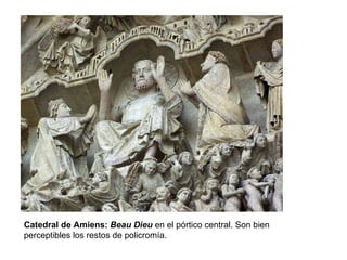 Catedral de Amiens:  Beau Dieu   en el pórtico central. Son bien perceptibles los restos de policromía. 