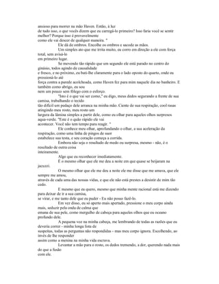 ansioso para morrer na mão Haven. Então, à luz
de tudo isso, o que vocês dizem que eu carregá-lo primeiro? Isso faria você se sentir
melhor? Porque isso é provavelmente
como ele vai descer de qualquer maneira. "
Ele dá de ombros. Encolhe os ombros e sacode as mãos.
Um simples ato que me irrita muito, eu corro em direção a ele com força
total, sem avisá-lo
em primeiro lugar.
Se movendo tão rápido que um segundo ele está parado no centro do
ginásio, todos agindo de causalidade
e fresco, e no próximo, eu bati-lhe claramente para o lado oposto do quarto, onde eu
pressioná-lo até
força contra a parede acolchoada, como Haven fez para mim naquele dia no banheiro. E
também como abrigo, eu sou
nem um pouco sem fôlego com o esforço.
"Isto é o que vai ser como," eu digo, meus dedos segurando a frente de sua
camisa, trabalhando o tecido
tão difícil um pedaço dele arranca na minha mão. Ciente de sua respiração, cool rasas
atingindo meu rosto, meu rosto um
largura da lâmina simples a partir dele, como eu olhar para aqueles olhos surpresos
aqua-verde. "Este é o quão rápido ele vai
acontecer. Você não tem tempo para reagir. "
Ele conhece meu olhar, aprofundando o olhar, a sua aceleração da
respiração, como uma linha de pingos de suor
estabelece sua testa, e seu coração começa a corrida.
Embora não seja o resultado de medo ou surpresa, mesmo - não, é o
resultado de outra coisa
inteiramente.
Algo que eu reconhecer imediatamente.
É o mesmo olhar que ele me deu a noite em que quase se beijaram na
jacuzzi.
O mesmo olhar que ele me deu a noite ele me disse que me amava, que ele
sempre me amou,
através de cada uma das nossas vidas, e que ele não está prestes a desistir de mim tão
cedo.
E mesmo que eu quero, mesmo que minha mente racional está me dizendo
para deixar de ir a sua camisa,
se virar, e me tanto dele que eu puder - Eu não posso fazê-lo.
Em vez disso, eu só aperto mais apertado, pressione o meu corpo ainda
mais, seduzir pela onda de calma que
emana de sua pele, como mergulho de cabeça para aqueles olhos que eu oceano
profundo dele.
A pequena voz na minha cabeça, me lembrando de todas as razões que eu
deveria correr - minha longa lista de
suspeitas, todas as perguntas não respondidas - mas meu corpo ignora. Escolhendo, ao
invés de lhe responder
assim como a menina na minha vida escrava.
Levantar a mão para o rosto, os dedos tremendo, a dor, querendo nada mais
do que a fusão
com ele.
 