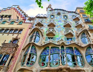 Casa Batiló, Gaudí, 1904
 
