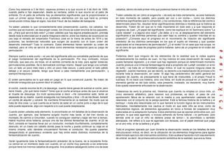 Como hoy estamos a 3 de Abril, vayamos primero a lo que ocurre el 3 de Abril de 1908,
cuando padre e hijo especulan, desde su ventana, sobre lo que ocurre en el patio de
enfrente. En el patio de enfrente hay ya elementos significantes que le proporcionaran a
Juan un primer apoyo frente a su problema, elementos con los que hará su primera
construcción mítica, bayo el sígno, nos dice Freud, de los medios de transporte.
Ya saben ustedes lo que constantemente esta presenciando Juanito, los caballos, los
coches que se mueven, se descargan cosas, los chicos se suben encima de los paquetes,
etc. ¿Para qué servirá todo esto? ¿Creen ustedes que hay alguna preadecuación, prevista
desde toda la eternidad por el padre imaginario eterno, entre los medios de locomoción en
uso bajo el reinado del emperador Francisco José en la Viena de antes de 1914 y las
pulsiones, las tendencias naturales que surgen de acuerdo con el buen orden del
desarrollo instintual? Todo lo contrario. Estos elementos tienen también su orden de
realidad, pero el niño se servirá de ellos como elementos necesarios para su juego de
permutación.
Siempre vuelvo a este punto —el uso del significante sólo es concebible partiendo de que
el juego fundamental del significante es la permutación. Por muy civilizado, incluso
instruido, que sea uno, es torpe, en el sentido corriente de la vida, para agotar todas las
permutaciones posibles. Se lo demostraré conmigo mismo. Sepan que tengo una corbata
con un lado un poco más claro y otro un poco más oscuro, y para poner el lado pálido
debajo y el oscuro delante, tengo que llevar a cabo mentalmente una permutaci6n, y
siempre me equivoco.
El orden permutativo es lo que esta en juego en lo que construirá Juanito. No traten de
entender enseguida que quieren decir el caballo,
el coche, Juanito encima de él y la descarga. Juanito tiene ganas de subirse al coche, pero
tiene miedo. ¿De qué tiene miedo? Teme que el coche arranque antes de que el alcance
el muelle de descarga. Es inútil apresurarse a decir —Ya conocemos esto, teme ser
separado de su madre. Juanito enseguida nos tranquiliza y dice —Si se me llevan, tomaré
un coche de alquiler y volveré. Se mantiene firmemente en la realidad. De modo que se
trata de otra cosa. Lo que cuenta es el hecho de estar en un coche junto a algo de lo que
este puede separarse, algo con respecto a lo cual puede desplazarse.
Cuando aíslen ustedes este elemento, lo encontrarán en mil detalles de la observación de
Juanito, por ejemplo, ese fantasma surgido mucho más tarde, el del tren donde va
montado, de camino a Gmunden, cuando no consiguen vestirse y bajar del tren a tiempo.
Habrá muchos otros todavía, porque uno de los últimos fantasmas de Juanito, el 22 de
Abril, consiste en hacerse llevar por un conductor, montado triunfalmente, completamente
desnudo, en un trasto sin caballo donde pasa la noche y puede continuar su viaje en el
mismo chisme, sólo dándole cincuentamil florines al conductor. No puede pasarles
desapercibido el parentesco evidente que hay entre estos distintos momentos de la
fantasmatización de Juanito.
Verán igualmente toda la fantasmatización alrededor de la buena, de la excelente Anita.
La vemos en un momento dado con Juanito, en un coche muy parecido a los anteriores
porque tiene los mismos caballos de angustia. Ana acabara cabalgando sobre uno de esos
caballos, dentro de este primer mito que podemos llamar el mito del coche.
Traten ustedes de ver cómo el enganche —de esto se trata ciertamente, se esta hablando
en todo momento de caballo, pero puede ser con o sin coche—, como los distintos
elementos significantes que lo componen, y los conductores, más la referencia del coche a
determinado plano fijo, resultan tener significaciónes distintas a medida que la historia se
desarrolla. Traten de ver que es lo más importante en todo esto y a que responde el
progreso de Juan. ¿Al papel del significante, como les explique en mi Seminario sobre "La
Carta robada", o a alguna otra cosa? ¿Se debe, si o no, al desplazamiento del elemento
significante a las distintas personas que caen bajo su sombra y quedan inscritas en su
posesión? ¿Consiste aquí el progreso en el movimiento de rotación del significante
alrededor de los distintos personajes en los que el sujeto se interesa y que quedan
capturados en el mecanismo de permutación? ¿O al revés? En el caso que nos ocupa, no
se ve claro de que clase de progreso podría tratarse, salvo de un progreso en el orden del
significante.
Podemos decir que ninguno de los elementos de la realidad que le rodea supera
verdaderamente los medios de Juan, no hay indicios en esta observación de nada que
pueda llamarse regresión, y si creen que hay regresión porque en determinado momento
Juanito produce una inmensa fantasmagoría anal a propósito del Lumpf; cometen un error
de bulto —se trata de un formidable juego mítico, el cual no supone ninguna clase de
regresi6n. Juanito mantiene, por así decirlo, su derecho a la masturbación de principio a fin
durante toda la observación, sin ceder. Si algo hay carácterístico del estilo general del
progreso de Juanito, es precisamente lo que tiene de irreductible, y el propio Freud lo
subraya. Si no hace una histeria, sino una fobia, sin duda es porque en un sujeto así el
elemento genital es del todo sólido, esta presente, instalado, es resistente, muy fuerte.
Esto queda claramente articulado en la observación.
Trataremos de verlo la próxima vez. Veremos que Juanito no emplea un único mito, un
único elemento alfabético, para resolver sus problemas, es decir, el paso de una
aprehensión fálica de la relación con la madre a una aprehensión castrada de las
relaciones con el conjunto de la pareja parental. Está la famosa historia de la bañera y el
berbiquí —toda ella relaciónada con lo que llamaré la función lógica de los instrumentos
fabricados. Inevitablemente nos cautiva el modo en que este niño se sirve, como de
instrumentos lógicos, de elementos agrupados en torno a formas de coaptación muy
elaboradas en la adaptación humana. Estos elementos que se oponen entre ellos son, por
ejemplo, lo que esta agarrado, o incluso adherido de forma natural —lo perforado, polo
temible ante el cual el niño se detiene presa de temor— lo atornillado o también
atenazado, me refiero a lo que es agarrado con tenazas, con el papel esencial que juega
en el otro mito, el de la bañera y el grifo.
Todo el progreso operado por Juan durante la observación reside en los detalles de esta
estructuración mítica, es decir, en la utilización de los elementos imaginarios para agotar
determinado ejercicio del intercambio simbólico. Esto acabara haciendo inútil ese elemento
de umbral, es decir, de primera estructuración simbólica de la realidad, que era su fobia.
 