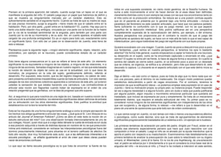 Piensen en la primera aparición del caballo, cuando surge tras un lapso en el que se
manifiesta la angustia del niño. El caballo juega aquí un papel que habremos de definir y
que se muestra ya singularmente marcado por un carácter dialéctico. Esto es
suficientemente sensible en el siguiente hecho. Cuando se trata de que su madre se vaya,
en ese preciso momento, surge la angustia —tiene miedo de que el caballo entre en la
habitación. Pero, por otra parte, ¿quién entra en la habitación? El, Juanito. Hay aquí por lo
tanto una doble relación muy ambigüa, vinculada por una parte con la función de la madre
por la vía de la tonalidad sentimental de la angustia, pero también por otra parte con
Juanito por la vía de su movimiento y de su acto. Así, en cuanto aparece, el caballo está
cargado de una profunda ambigüedad. Es ya un signo para todo uso, exactamente como
un significante típico. Con sólo dar un paso en la observación de Juanito, esta llena de
esto a rebosar.
Planteamos pues la siguiente regla —ningún elemento significante, objeto, relación, acto
sintomático, por ejemplo en la neurosis, puede considerarse dotado de un carácter
unívoco.
Esto tiene alguna consecuencia en lo que se refiere al tema de este año. Un elemento
significante no es equivalente a ninguno de los objetos, a ninguna de las relaciones, ni a
ninguna de las acciones, llamadas imaginarias en nuestro registro, en las que esta basada
la noción de relación de objeto tal como se usa en la actualidad, con lo que tiene de
normativo, de progresivo en la vida del sujeto, genéticamente definido, referido al
desarrollo. Por supuesto, esta noción, que es del registro imaginario, no carece de valor,
pero presenta contradicciónes insostenibles cuando se trata de articularla. Con sólo leerles
pasajes de los dos volúmenes colectivos aparecidos a comienzos de este año, ya tuvieron
ustedes la sensación de que estaba haciendo una caricatura. Las contradicciónes al
articular esta noción son flagrantes cuando tratan de expresarla en el orden de una
relación pregenital que se genitaliza, con la idea de progreso que ello supone.
Así, si seguimos lo que para nosotros es una regla de oro, basada en nuestra noción de la
estructura de la actividad simbólica, los elementos significantes deben definirse de entrada
por su articulación con los otros elementos significantes. Esto justifica la similitud que
establecemos con la teoría reciente del mito.
Esta se ha impuesto de una forma singularmente análoga a como la simple percepción de
los hechos nos obliga igualmente a articular las cosas. ¿Qué gula al Sr. Levi-Strauss en su
artículo del Journal of American Folklore? ¿Cómo se abre en este texto la noción de un
estudio estructural del mito? Con una observación tomada intencionadamente de uno de
sus colegas, Hocart, quien dice que si a algo debe dársele la vuelta de entrada es sin duda
a esa posición adquirida a través de distintas épocas en nombre de no se que presunción
íntima anti-intelectual, consistente en rechazar las interpretaciones psicológicas fuera del
dominio presuntamente intelectual, para situarlas en el terreno calificado de afectivo De
todo ello resulta, dice muy formalmente este autor, que a las deficiencias inherentes a la
escuela psicológica... se añadía igualmente el error de creer que ideas claras puedan
nacer de emociones confusas.
Lo que aquí se llama escuela psicológica es la que trata de encontrar la fuente de los
mitos en una supuesta constante, en cierto modo genérica, de la filosofía humana. Se
suma a este inconveniente el error de hacer derivar de el esas ideas bien definidas,
claramente distintas como lo son siempre las cosas con las que nos encontramos tanto en
el mito como en la producción sintomática. Se reduce así a una pulsión confusa aquello
que en el paciente se presenta por lo general bajo una forma articulada —incluso lo
paradójico del fenómeno es este carácter articulado, que hace que nos parezca parásito.
Serla suficiente no confundirlo con lo que es juego mental, con no se que aspecto
superfluo de la deducción intelectual. Sólo podría calificarse así en una perspectiva
completamente superada de la razionalización del delirio, por ejemplo, o del síntoma.
Nuestra perspectiva nos proporciona por el contrario la noción de que el juego del
significante se apodera del sujeto, se hace con el más allá de todo lo que el sea capaz de
intelectualizar, pero sigue tratándose del juego del significante con sus leyes propias.
Quisiera evocárselo con una imagen. Cuando Juanito se pone a descubrirnos poco a poco
sus fantasmas, ¿qué vemos en nuestra perspectiva, si tenemos los ojos lo bastante
abiertos? De forma más general, cuando empezamos a captar la historia de una neurosis,
su desarrollo en el sujeto, como se ha encontrado capturado o encerrado en ella, ¿que
vemos? El sujeto no entra ahí de frente, lo hace de alguna forma a reculones. En cuanto la
sombra del caballo se cierne sobre Juanito, el va entrando poco a poco en un decorado
que se ordena, se organiza, se edifica a su alrededor, pero más que desarrollarlo él, este
decorado lo captura. Lo chocante es el aspecto articulado con el que este delirio inicia su
desarrollo.
Digo el delirio —es casi como un lapsus, pues se trata de algo que no tiene nada que ver
con una psicosis, pero el término no es inadecuado. De ningún modo podemos quedar
satisfechos deduciéndolo a partir de vagas emociones. Por el contrario, tenemos la
impresión de que la edificación ideica —si podemos emplear esta expresión en el caso de
Juanito— tiene su motivación propia, su propio plan, su instancia propia. Puede responder
tal vez a alguna necesidad o a alguna función, pero sin duda a nada que pueda justificarse
por alguna pulsión, algún impulso o movimiento emocional particular que quedarla así
trasladado, que incluso se expresarla así pura y simplemente. Se trata de un mecanismo
totalmente distinto, que requiere el estudio estructural del mito. Su primer paso es no
considerar nunca ninguno de los elementos significantes con independencia de los otros
que van surgiendo y, de alguna forma, lo relevan —me refiero a que lo desarrollan en el
plano de una serie de oposiciones que ante todo son de orden combinatorio.
Lo que vemos surgir en Juanito, no son temas con más o menos una equivalencia afectiva
o psicológica, como suele decirse, sino que se trata de agrupamientos de elementos
significantes progresivamente trasladados de un sistema a otro. Un ejemplo se lo ilustrara.
Las primeras tentativas de aclaración por parte del padre, dirigido por Freud, aíslan en el
caballo ese elemento especialmente peniano que hace que Juan reaccióne con una
compulsión a mirar al caballo. Luego el niño se ve aliviado por la ayuda interdictiva que le
aporta el padre con respecto a su masturbación. Examinaremos más detalladamente una
primera tentativa de analizar la preocupación de Juan sobre lo relaciónado con su órgano
urinario, el Wiwimacher, como él lo llama. En la vía de una Auphlarung, de una aclaración
real, el padre se esfuerza por ir directamente a lo que el considera la única base real de la
angustia del niño —le enuncia al niño, y Freud lo ha incitado a intervenir en este sentido,
 