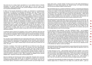 Esta obra tal vez no tenga ningún equivalente en lo que podemos llamar la filosofía
psicológica. No conozco ninguna obra que aporte algo a la vez tan nuevo y tan
carácterístico. Todas las obras sobre la risa, ya sean de Bergson o de otros, serán siempre
de una pobreza lamentabla a su lado.
El Witz de Freud apunta directamente, sin ceder y sin extraviarse en consideraciones
secundarias, a lo esencial de la naturaleza del fenómeno. Igual que, desde el primer
capítulo de la Traumdeutung, Freud destaca que el sueño es un rebus, y nadie se da
cuenta —hasta ahora esta frase había pasado desapercibida—, de la misma forma, nadie
parece haberse dado cuenta de que el análisis de la agudeza empieza con la tabla del
análisis de un fenómeno de condensación, la palabrafamillonario, invención basada en el
significante, por superposición de familiar y millonario. Todo lo que a continuación
desarrolla Freud consiste en mostrar el efecto aniquilador, el carácter verdaderamente
destructor, disruptor, del juego del significante con respecto a lo que se puede llamar la
existencia de lo real. Jugando con el significante, el hombre cuestiona constantemente su
mundo, hasta su raíz. El valor de la agudeza, que la distingue de lo cómico, es su
posibilidad de poner en juego el profundo sinsentido de todo uso del sentido. En todo
momento se puede cuestionar cualquier sentido, en la medida en que se base en un uso
del significante. En efecto, este uso es en sí mismo profundamente paradójico con
respecto a cualquier significación posible, porque este mismo uso crea aquello que esta
destinado a sostener.
La distinción entre el dominio de la agudeza y el de lo cómico, distinción clara como hay
pocas, Freud sólo la aborda secundariamente en este libro y lo hace a modo de ilustración,
por contraste con la agudeza. Halla en primer lugar las nociones intermedias y nos hace
percibir la dimensión de lo ingenuo, tan ambigüa, motivo de esta digresión que estoy
haciendo.
Por una parte, de las manifestaciones de la ingenuidad puede surgir un efecto cómico, que
será necesario definir claramente, puesto que existe. Pero por otra parte, vemos hasta que
punto lo ingenuo es intersubjetivo. La ingenuidad del niño, somos nosotros quienes la
implicamos, sin que en ningún momento deje de cernirse sobre ella la sombra de una
duda. ¿Por qué?
Tomemos un ejemplo. Freud ilustra la ingenuidad con la historia de unos niños que
convocan a los adultos a una gran reunión y les prometen una breve representación
teatral. Empieza la comedia. Los jóvenes autores o actores, dice Freud, cuentan la historia
de un marido y una mujer sumidos en la más profunda miseria, tratan de salir de ella, el
marido parte hacia partes lejanos y vuelve tras realizar grandes hazañas, cargado con
numerosas riquezas. Da cuenta de su prosperidad a su mujer. Ella lo escucha, corre una
cortina al fondo de la escena y le dice —Mira, yo también he trabajado mucho mientras
estabas fuera. Y aparecen al fondo diez muñecas puestas en fila.
Este es el ejemplo que da Freud para ilustrar la ingenuidad. Pensada como una de las
formas de lo cómico, puede decirse que la descarga se produce por la economía
conseguida espontáneamente por el relato en cuestión. En otra situación, dicho por una
boca menos ingenua, acarrearla en efecto una parte de tensión que podría llegar incluso,
hasta cierto punto, a resultar molesta. El hecho de que el niño suelte directamente un
disparate sin el menor apuro provoca risa. Resulta curioso, con todas las extrañas
resonancias que la palabra drôle(57) puede suponer.
Nos encontramos aquí en un dominio limítrofe de lo cómico. La economía se produce en
relación con las sutiles mediaciones a las que esa construcción hubiera debido someterse
en boca de un adulto. El niño realiza directamente lo que nos lleva al colmo del absurdo.
Hace de alguna forma un chiste ingenuo. Es una historia curiosa que hace reír porque está
en boca de un niño, y les deja a los adultos campo libre para regocijarse —Estos chicos
son increíbles. Supuestamente, con toda inocencia, encuentran a la primera lo que a un
adulto le hubiera costado mucho más encontrar, o le hubiera hecho falta adornarlo con
alguna sutileza suplementaria para que pudiera resultar propiamente curioso.
Pero esta ignorancia que puede llegar a dar en el blanco, no es seguro que sea total. Las
histories infantiles, cuando tienen ese carácter desconcertante que nos provoca risa, las
incluimos en la perspectiva de lo ingenuo. Pero esta ingenuidad, lo sabemos muy bien, no
debe tomarse siempre al pie de la letra. Se puede ser ingenuo y se puede fingir serlo. Si
se atribuye al juego de la comedia infantil una ingenuidad fingida, se le restituye entonces
todo su carácter de Witz, y tendencioso como el que mas, dice Freud. Basta con casi
nada, precisamente con la suposición de que la ingenuidad no es completa, para que los
niños salgan ganando y sean los amos del juego.
En otros términos, Freud evidencia —por favor, remítanse al texto — que la agudeza
supone siempre la noción de una tercera persona. Se cuenta el chiste de alguien frente a
algún otro. Haya o no realmente las tres personas, esta ternaridad es siempre necesaria
para desencadenar la risa con la agudeza, mientras que lo cómico se conforma con una
relación dual. Lo cómico puede desencadenarse simplemente entre dos personas. Si una
persona ve caer a otra, por ejemplo, o alguien emplea procedimientos desmesurados para
realizar una acción que nos resulta más simple, puede ser suficiente, nos dice Freud. En lo
que se refiere a la ingenuidad, la perspectiva de la tercera persona, aunque permanezca
como virtual, siempre esta más o menos implicada. Nada demuestra que más allá de ese
niño que consideramos ingenuo, no pueda haber otro —por otra parte lo hay—, el que
nosotros suponemos, para que eso nos haga reír tanto. Podría ser que, después de todo,
el niño afectara ser ingenuo, es decir que fingiera.
Esta dimensión de lo simbólico es exactamente lo que se hace sentir en todo momento en
ese juego de escondite, esa perpetua burla que matiza todas las replicas de Juan a su
padre, dándoles su carácter.
El padre interroga a su hijo —¿Qué pensaste cuando viste caer al caballo? Juan ha dicho
que pilló la tontería con ocasión de esta caída. Pensaste, dice el padre de una forma que
se le ve el plumero, que el caballo estaba muerto. Como indica el padre a continuación, en
un primer momento Juan adopta un airecito de seriedad al replicar—Sí, sí, en efecto eso
pensé. Y luego, de repente, cambia de opinión, se pone a reír —está indicado—y
dice—Pero no, no es cierto, sólo lo he dicho en broma, te estaba haciendo una Spass.
La observación esta salpicada de salidas de este género. Por ejemplo, esta. Después de
haberse dejado llevar un instante por el eco trágico de la caída del caballo —¿pero es
 