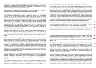 investigación de carácter policial, digamos que para Juanito se trata de lo que cuestiona la
solidaridad de la pareja de sus padres, algo que encontramos perfectamente resuelto en la
catamnesis de la observación. En eso reside la angustia de que se lo lleven a la barraca
materna, bastante presente desde el primer fantasma.
Si el caballo tiene aquí la propiedad de representar la calda que amenaza a Juanito, por
otra parte esta el peligro expresado mediante la mordedura del caballo.
Esta mordedura que empieza a temer en el momento en que se abre la crisis, al no poder
ya, manifiestamente, satisfacer a su madre, ¿es eso una retorsión? Se puede querer
encontrar ahí eso que se explota de forma confusa en la idea del retorno del impulso
sádico, tan importante, como ustedes saben, entre los temas kleinianos. Pero no se trata
tanto de esto como de lo otro que les indique, o sea aquello en lo que el niño aplasta su
decepción de amor. A la inversa, si el decepciona, ¿cómo no va a ver que esta lo bastante
cerca como para ser engullido? La madre, insatisfecha e insoportablemente privada,
puede morderlo igualmente. El peligro se ha hecho cada vez más amenazador por su
propia privación, y no hay ya por donde cogerlo, puesto que el no puede morder de la
misma forma. Lo cierto es que el caballo representa a la vez caer y morder, estas son sus
dos propiedades. Se lo indico porque en el primer circuito el elemento de la mordedura lo
vemos tan solo, de alguna manera, eludido.
Prosigamos y puntuemos lo que vendrá después de un momento preciso que era
necesario explicar, poniendo de relieve cómo se ha producido, aún a costa de revisar uno
a uno los sucesivos fantasmas de Juanito. Desde este momento, se producen cierto
número de otros fantasmas que puntúan lo que llamé la sucesión de las permutaciones
míticas.
El mito a nivel individual se distingue por toda clase de carácterísticas de la mitología
desarrollada. Esta se encuentra en la basa de todo equilibrio social en el mundo, como es
patente allí donde los mitos están presentes con su función. Pero incluso cuando están
aparentemente ausentes, como sucede en nuestra civilización científica, no crean ustedes
que no están en alguna parte. Aunque de ninguna manera se puede devolver el mito
individual a una identidad con la mitología, sin embargo tienen una carácterística común
—la función de solución en una situación de callejón sin salida, como la de Juanito entre
su padre y su madre. El mito individual reproduce a pequeña escala este carácter profundo
del desarrollo mítico, siempre que podemos comprenderlo lo suficiente. En suma, consiste
en enfrentarse con una situación imposible mediante la articulación sucesiva de todas las
formas de imposibilidad de la solución.
En este sentido la creación mítica responde a una pregunta. Recorre el círculo completo de
lo que se presenta al mismo tiempo como una posible apertura y como una abertura
imposible, impracticable. Al terminar el circuito, se ha realizado algo que significa que el
sujeto se ha situado al nivel de la pregunta. En esto Juan es un neurótico y no un
perverso.
No es artificial distinguir la dirección de su evolución de otra dirección posible. Este sentido
esta indicado en la propia observación, se lo mostrare la próxima vez. Pero puedo decirles
ya que todo lo que se produce alrededor de las bragas maternas indica en negativo la vía
que Juan hubiera podido tomar, del lado de lo que desemboca en el fetichlsmo.
Las braguitas están ahí, nada más y nada menos, para presentarnos una solución que
hubiera podido consistir en que Juan se aferrara a esas braguitas detrás de las cuales no
hay nada, pero en ellas hubiera podido pintar lo que se le antojara. Pero, precisamente
porque Juanito no es un simple amante de la naturaleza, es un metafísico. Sitúa la
pregunta precisamente donde esta, es decir, donde algo falta. Y entonces pregunta dónde
esta la razón, en el sentido en que se dice razón matemática, de esta falta de ser. Y como
cualquier espíritu colectivo de la tribu primitiva, se comportara con el rigor que ya sabemos
y recorrerá el ciclo de todas las soluciones posibles, con una batería de significantes
escogidos. No lo olviden, el significante no esta ahí para representar la significación sino
más bien para completar las hiancias de una significación que no significa nada. Porque la
significación esta literalmente perdida, porque el hilo se ha perdido, como en el cuento de
Pulgarcito, los guijarros del significante surgen para colmar ese agujero y ese vacío.
De estos fantasmas, les di la última vez tres ejemplos —el fantasma del coche frente al
muelle de carga, el del descenso falido del tren en Gmunden, finalmente el de la partida
con la abuela y el retorno hacia el padre, a pesar de su evidente imposibilidad.
Ahora pondremos en serie una secuencia de otros fantasmas que ilustran lo que les estoy
diciendo, porque si sabemos leerlos, cubren y modifican la permutación de los elementos.
3
El primer fantasma de la serie les mostrara enseguida dónde se da el paso. Se sitúa en un
momento bastante tardío del progreso del diálogo entre el padre y Juanito, el 11 de Abril.
Se trata del fantasma de la bañera, en el que todo el mundo se fija con una especie de
confusa ternura, como si encontraran ahí no se que cara conocida, aunque son incapaces
de decir cual.
Este fantasma es el siguiente. Juan está en la bañera. Les he dicho de el ya lo suficiente
como para que adviertan que este en la bañera esta lo más cerca posible de en el coche,
dicho de otra manera, lo más cerca del fundamental en la barraca —se trata de la
conexión con ese chisme siempre dispuesto a escabullirse que es la plataforma del
soporte materno. Entonces entra alguien que de alguna forma es el tercero esperado, el
Schlosser, el cerrajero, que desatornilla la bañera y luego, con su berbiquí, Bohrer —Freud
introduce en una note la posibilidad de un equívoco con haber nacido, geboren, sin
resolverlo—, perfora el vientre de Juanito.
Con los métodos habituales de interpretación que empleamos, enseguida tratan de forzar
las cosas, y Dios sabe todo lo que se puede llegar a decir de este fantasma. Por su parte,
el padre no deja de ponerlo en relación con la escena que se produce habitualmente en la
cama de la madre, a saber, que Juanito expulsa al padre y, de alguna forma, lo reemplaza,
y luego es objeto de alguna agresión por parte del padre, salvo cuando lo es por parte de
la madre. No es que esto sea un error absoluto, pero para permanecer estrictamente en el
plano donde se sitúan las cosas, digamos que si la bañera responde a Wagen —eso con
lo que Juanito mantiene una relación de solidaridad, que trata de superar—, sin lugar a
 