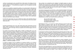 cuentas, no lo alcanzamos nunca, nos detenemos a medio camino. Sin embargo, de el es
de quien recibimos todas las investiduras, y no en vano al final de mi seminario del año
pasado me detuve en —Tú eres aquel que me seguirás, o que no me seguirás, que harás
esto o no lo harás.
Si algo nos ha enseñado la experiencia analítica, es que toda relación interhumana se
basa en una investidura proveniente en efecto del Otro. Este Otro esta ya en nosotros bajo
la forma del inconsciente, pero en nuestro propio desarrollo no se puede realizar nada,
salvo a través de una constelación que implica al Otro absoluto como sede de la palabra.
Si el complejo de Edipo tiene sentido es precisamente porque plantea como fundamento
de nuestra instalación entre lo real y lo simbólico, así como de nuestro progreso, la
existencia de aquel que tiene la palabra, de aquel que puede hablar, del padre. Por decirlo
todo, lo concrete en una función que en sí misma es problemática. La pregunta, ¿que es el
padre? está planteada en el centro de la experiencia analítica como eternamente
irresuelta, al menos para nosotros, analistas.
En este punto quiero seguir hoy con el problema de Juanito, para mostrarles donde se
sitúa el con respecto a lo que el padre es y no es. Pero tenemos que tomar esta cuestión
desde más arriba.
1
Empezaré advirtiéndoles que el único lugar desde donde pueda responderse de forma
plena y válida a la pregunta por el padre es una determinada tradición. No se trata de la
habitación de al lado, como digo a menudo a propósito de los fenómenologos, sino de la
puerta de al lado.
Si el padre ha de encontrar en algún lugar su síntesis, su sentido pleno, es en una
tradición que se llama la tradición religiosa. No en vano vemos formarse a lo largo de la
historia la tradición judeocristiana, la única que trata de establecer un acuerdo entre los
sexos en basa a una oposición entre la potencia y el acto que encuentra su mediación en
un amor. Fuera de esta tradición, digámoslo claramente, toda relación con el objeto implica
una tercera dimensión. La vemos articulada en Aristóteles, pero enseguida quedo
eliminada por, yo dir1a, el Aristóteles apócrifo, el Aristóteles de una teología que se le
atribuyo mucho más tarde. Todo el mundo sabe que existe y sabe que es apócrifa. EL
término aristotélico esencial en lo que se refiere a la constitución del objeto, que se añade
como tercer principio a la forma, (escritura en griego), y a la materia, (escritura en
griego), es (escritura en griego), la privación.
La relación de objeto tal como se establece en la literatura analítica y en la doctrina
freudiana gira alrededor de esta noción de la privación, de la que partí este año. Esta
noción es central para comprender que todo el progreso de la integración del hombre y de
la mujer a su propio sexo exige el reconocimiento de una privación. Privación que debe
asumir uno de los dos sexos —en cuanto al otro, privación que se debe asumir igualmente
para asumir plenamente el propio sexo. En suma, Penisneid por una parte, complejo de
castración por la otra.
Todo coincide con la experiencia más inmediata. Es bastante singular ver como se
replantea, bajo una forma más o menos camuflada, pero hasta cierto punto deshonesta,
la idea de que la maduración de la genitalidad conlleva oblatividad y reconocimiento pleno
del otro, consiguiéndose establecer por este medio la supuesta armonía preestablecida
entre el hombre y la mujer, que como muy bien vemos, sin embargo, es un fracaso
perpetuo en su experiencia cotidiana.
Ve a decirle a la esposa de hoy en día que es —como se expresa el teólogo inscrito bajo la
denominación de Aristóteles, tras toda una tradición medieval y escolástica —ve a decirle a
la esposa actual que ella es la potencia y tu, el hombre, eres el acto. Obtendrás una
respuesta inmediata —Eso es poca cosa, ¿tan blanda te crees que soy? Y sin duda, está
claro, la mujer ha ido a dar con los mismos problemas que nosotros. Sin necesidad de
abordar el aspecto feminista o social de la cuestión, basta con citar la bella estrofa de
Apollinaire con la profesión de fe que pone en boca de Teresa-Tiresias, o más
exactamente de su marido, que mientras huye de un policía le dice:
Soy una mujer honrada—señor
Mi mujer es un hombre—señora
Se ha llevado el piano el violín el chollo
Es soldado ministro miérdico
Mantengámonos firmes y en el terreno de nuestra experiencia Si esta ha hecho hacer
algún progreso al problema sexual, cada vez más presentificado en toda nuestra
experiencia del desarrollo de la vida, incluso de la neurosis, es en la medida en que ha
sido capaz de situar las relaciones entre los sexos en los distintos peldaños de la relación
de objeto. Esto significa, como se ve claramente, con sólo descorrer el velo de un pudor
indigno, de un falso pudor, reconocer que si le debemos algún progreso al análisis, es
precisamente en el plano de lo que debemos llamar por su nombre—el erotismo.
En este plano es donde se elucidan efectivamente las relaciones entre los sexos, como
encaminadas a dar una respuesta a la pregunta planteada a propósito de su sexo por el
sujeto, como algo que al mismo tiempo ha entrado en el mundo y por otra parte no halla
nunca en el su satisfacción, a saber, la famosa oblatividad perfecta donde se encontraría
la armonía ideal entre el hombre y la mujer. Esto sólo lo encontramos en un horizonte
límite, que ni siquiera nos permite designarlo como el objetivo a realizar mediante el
análisis.
Para tener una perspectiva salubre sobre el progreso de nuestra investigación, hay que
darse cuenta de que en la relación del hombre y la mujer queda siempre abierta una
hiancia. En última instancia, ¿qué puede resultar de ello que sea admisible para el filosofo,
es decir, uno que escurre el bulto, salvo que después de todo la mujer, especialmente la
esposa, tiene para el esencialmente la función que tema para Sócrates, o sea, poner a
prueba su paciencia?—su paciencia ante lo real.
Para entrar más enérgicamente en lo que hoy puntuara esto que estoy afirmando y nos
conducirá nuevamente a Juanito, les comunicaré una información recogida por uno de mis
excelentes amigos en el diario de información por excelencia. Esta pequeña noticia nos
viene de lo más profundo de América. Tras la muerte de su marido, una mujer,
 