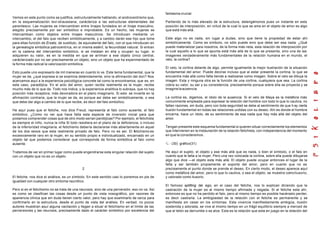 Vemos en este punto como se justifica, estructuralmente hablando, el androcentrismo que,
en la esquematización levi-straussiana, carácteriza a las estructuras elementales del
parentesco. Las mujeres se intercambian entre linajes fundados en el linaje masculino,
elegido precisamente por ser simbólico e improbable. Es un hecho, las mujeres se
intercambian como objetos entre linajes masculinos. Se introducen mediante un
intercambio, el del falo que reciben simbólicamente, y a cambio darán ese hijo que tome
para ellas función de Ersatz, de sustituto, de equivalente del falo, con el que introducen en
la genealogía simbólica patrocentríca, en sí misma estéril, la fecundidad natural. Si entran
en la cadena del intercambio simbólico, si se instalan en ella y ocupan su lugar, si
adquieren su valor, es en la medida en que se arriman a ese objeto único central,
carácterizado por no ser precisamente un objeto, sino un objeto que ha experimentado de
la forma más radical la valorización simbólica.
Esto puede uno expresarlo de mil maneras en cuanto lo ve. Este tema fundamental, que la
mujer se da, ¿qué expresa si se examina detenidamente, sino la afirmación del don? Nos
acercamos aquí a la experiencia psicológica concrete tal como la encontramos, que es, en
este caso, paradójica. En el acto del amor, quien recibe realmente es la mujer, recibe
mucho más de lo que da. Todo nos indica, y la experiencia analítica lo subraya, que no hay
posición más receptora, más devoradora en el plano imaginario. Si esto se invierte en la
afirmación contraria, que la mujer se da, es porque así debe ser simbólicamente, o sea
que debe dar algo a cambio de lo que recibe, es decir del falo simbólico.
He aquí pues que el fetiche, nos dice Freud, representa al falo como ausente, el falo
simbólico. ¿Como no ver que hace falta esta especie de inversión inicial para que
podamos comprender cosas que de otro modo serían pardójicas? Por ejemplo, el fetichista
es siempre el niño, nunca la niña Si todo residiera en el plano de la deficiencia, o incluso
de la inferioridad imaginaria, el fetichismo debería declararse más abiertamente en aquel
de los dos sexos que esta realmente privado de falo. Pero no es así. El fetichismo es
excesivamente raro en la mujer, en su sentido propio e individualizado, encarnado en un
objeto tal que podamos considerar que corresponde de forma simbólica al falo como
ausente.
Tratemos de ver en primer lugar como puede engendrarse esta singular relación del sujeto
con un objeto que no es un objeto.
2
El fetiche, nos dice el análisis, es un símbolo. En este sentido casi lo ponemos en pie de
igualdad con cualquier otro síntoma neurótico.
Pero si en el fetichismo no se trata de una neurosis, sino de una perversión, eso no va. Así
es como se clasifican las cosas desde un punto de vista nosográfico, por razones de
apariencia clínica que sin duda tienen cierto valor, pero hay que examinarlo de cerca para
confirmarlo en la estructura, desde el punto de vista del análisis. En verdad, no pocos
autores muestran aquí alguna vacilación y llegan a situar el fetichismo en el límite de las
perversiones y las neurosis, precisamente dado el carácter simbólico por excelencia del
fantasma crucial.
Partiendo de lo más elevado de la estructura, detengámonos pues un instante en esta
posición de interposición, en virtud de la cual lo que se ama en el objeto de amor es algo
que está más allá.
Este algo no es nada, sin lugar a dudas, sino que tiene la propiedad de estar ahí
simbólicamente. Como es símbolo, no sólo puede sino que debe ser esa nada. ¿Qué
puede materializar para nosotros, de la forma más neta, esta relación de interposición por
la cual aquello a lo que se apunta está más allá de lo que se presenta, sino una de las
imagenes verdaderamente más fundamentales de la relación humana en el mundo, el
velo, la cortina?
El velo, la cortina delante de algo, permite igualmente la mejor ilustración de la situación
fundamental del amor. Puede decirse incluso que al estar presente la cortina, lo que se
encuentra más allá como falta tiende a realizarse como imagen. Sobre el velo se dibuja la
imagen. Esta y ninguna otra es la función de una cortina, cualquiera que sea. La cortina
cobra su valor, su ser y su consistencia, precisamente porque sobre ella se proyecta y se
imagine la ausencia.
La cortina es, digamos, el ídolo de la ausencia. Si el velo de Maya es la metáfora más
comunmente empleada para expresar la relación del hombre con todo lo que lo cautiva, no
faltan razones, sin duda, pero con toda seguridad se debe al sentimiento de que h ay cierta
ilusión fundamental en todas las relaciones urdidas con su deseo. Ahí es donde el hombre
encarna, hace un ídolo, de su sentimiento de esa nada que hay más allá del objeto del
amor.
Tengan presente este esquema fundamental si quieren situar correctamente los elementos
que intervienen en la instauración de la relación fetichista, con independencia del momento
en que la consideremos.
(30) gráfico(31)
He aquí el sujeto, el objeto y ese más allá que es nada, o bien el símbolo, o el falo en
cuanto que le falta a la mujer. Pero una vez colocada la cortina, sobre ella puede dibujarse
algo que dice —el objeto esta más allá. El objeto puede ocupar entonces el lugar de la
falta y ser también propiamente el soporte del amor, pero en cuanto que no es
precisamente el punto donde se prende el deseo. En cierto modo, el deseo aparece aquí
como metáfora del amor, pero lo que lo cautiva, o sea el objeto, se muestra comoilusorio,
y valorado como ilusorio.
El famoso splitting del ego, en el caso del fetiche, nos lo explican diciendo que la
castración de la mujer es al mismo tiempo afirmada y negada. Si el fetiche esta ahí,
entonces es que no ha perdido el falo, pero al mismo tiempo es posible hacérselo perder,
es decir castrarla. La ambigüedad de la relación con el fetiche es permanente y se
manifiesta sin cesar en los síntomas. Esta vivencia manifiestamente ambigüa, ilusión
sostenida y adorada, se vive al mismo tiempo en un frágil equilibrio siempre a merced de
que el telón se derrumbe o se alce. Esta es la relación que esta en juego en la relación del
 