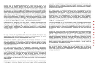 ¿Es esto todo? No, por supuesto, porque eso que muerde, eso que devora, no es
cualquier cosa. No podemos resolverlo todo de una vez. Como siempre que nos
enfrentamos a cierto número de relaciones fundamentales, conviene dejar algunas de lado
para poder articular algo claramente. Si hay algo cierto, es que los objetos de la fobia, que
son en particular animales, se distinguen de entrada para el observador más superficial por
este rasgo, el de ser objetos pertenecientes en su esencia al orden simbólico. El león, por
ejemplo, sobre todo cuando el niño no vive en ningún lugar donde este animal represente,
no ya peligro, sino alguna presencia, el lobo, la jirafa, son ante todo objetos extraños. El
caballo se sitúa aquí en un límite extremadamente preciso, que demuestra como estos
objetos se toman prestados de una categoría de significantes homogéneos, de la misma
naturaleza, que los que hallamos en la heráldica. No es otro el motivo de la analogía entre
el padre y el tótem, en la construcción de Tótem y tabú. En efecto, estos objetos tienen
una función muy especial, que es la de suplir al significante del padre simbólico.
Este significante, no vemos cual es su último término, y podemos preguntarnos por que
adquiere tal o cual forma. Desde luego, en todo esto que encontramos ha de haber algún
hecho, alguna experiencia positiva, algo irreductible. Yo no les aporto una deducción, sino
el aparato necesario para sostener lo que hallamos en la experiencia. Tampoco estamos
aquí para resolver el problema de saber porqué la fobia adquiere la forma de determinado
animal. No es ésta la cuestión.
4
Por favor, el próximo día traigan el texto de la observación de Juanito. Verán que se trata
de una fobia, sin duda, pero, por así decirlo, una fobia en marcha. Los padres van detrás
de ella desde el primer momento, y el padre sigue ahí hasta el final
Quiero que lean este texto. Les producirá todas las impresiones caprichosas que puede
hacer brotar esta lectura, tendrán incluso la sensación, en bastantes ocasiones, de estar
completamente perdidos. De cualquier forma, quiero que aquellos de ustedes que tengan
a bien someterse a esta prueba me digan la próxima vez si, en lo que han leído, no les ha
sorprendido cierto contraste.
En la etapa inicial, vemos a Juanito dar rienda suelta a toda clase de imaginaciones,
extraordinariamente noveladas, sobre sus relaciones con los niños que adopta como
propios. Es un tema de lo imaginario en el que se muestra muy a sus anchas. Es que así
prolonga el juego tramposo con la madre. Y si está a sus anchas, es porque el mismo se
inscribe en este juego en una posición que mezcla la identificación con la madre, pues se
trata de adoptar niños, con todas las formas de relación amorosa, cómodamente
desarrolladas en el plano de la ficción. En efecto, Juanito mantiene toda una gama de
relaciones que van desde esa niña a la que se arrima y corteja bastante asiduamente, hija
de los propietarios del lugar donde la familia pasa las vacaciones, hasta otra niña a quien
ama a distancia.
Este episodio contrasta con lo que ocurre tras las intervenciónes del padre. Presionado por
el interrogatorio analítico de su padre, más o menos dirigido, Juanito se entrega a una
especie de novela fantástica en la que reconstruye la presencia de su hermanita, años
antes de que naciera, en una caja, en el coche, encima de los caballos. En suma, pone de
manifiesto la gran coherencia entre lo que llamaré la orgía imaginaria durante el análisis y
la intervención del padre real.
Si la fobia termina en una cura satisfactoria como pocas—veremos que quiere decir cura
satisfactoria a propósito de su fobia—, es porque intervino el padre real, que tan poco
había intervenido hasta entonces, y por otra parte pudo intervenir únicamente porque
detrás estaba el padre simbólico, que es Freud. Pero cuando interviene, todo lo que tendía
a cristalizarse en el plano de una especie de real prematuro se relanza en un imaginario
radical, tan radical que ya no sabe uno muy bien dónde está. A menudo llegamos a
preguntarnos si Juanito no se estará burlando de todo el mundo. Indiscutiblemente, hace
alarde de un humor refinado, porque se trata de un imaginario que interviene para
reorganizar el mundo simbólico.
Una cosa es indudable, y es que la curación llega cuando se expresa con mayor claridad,
en forma de una historia articulada, la castración propiamente dicha. O sea que el
instalador, así llamado, viene, se la desenrosca y le pone otra. Aquí es exactamente donde
se detiene la observación. Podemos concluir que la solución de la fobia está vinculada con
la constelación de esta tríada—orgía imaginaria, intervención del padre real, castración
simbólica.
El padre real, volveremos a hablar de ello la próxima vez, por muy sostenido y respaldado
que esté por el padre simbólico, participa en todo esto como un pobre hombre. Freud se ve
obligado a decir en todo momento—Es mejor que nada, bien había que dejarle hablar.
Pero sobre todo —lo encontrarán al final de una página—no comprendan demasiado
deprisa. Con todas esas preguntas con las que manifiestamente le mete prisa a su hijo, el
padre va desencaminado. No importa, el resultado de su intervención está puntuado por
estos dos momentos—la orgía imaginaria de Juanito y el advenimiento de la castración
plenamente articulada, en forma de sustitución de lo que es real por algo más bonito y más
grande. El alumbramiento de la castración pone término a la fobia y además muestra, yo
no diría su finalidad, sino que es lo que suple
Como ustedes pueden apreciar, este no es más que un punto intermedio en mi discurso, y
sólo he querido darles lo suficiente para que vean donde se abre su abanico de
interrogantes. La próxima vez volveremos a hablar de la dialéctica de la relación del niño
con la madre, y nos dedicaremos a determinar el valor, la verdadera significación, del
complejo de castración.
 