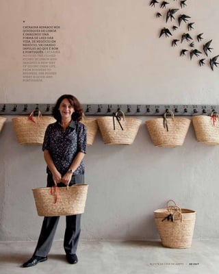 *
CATARINA REPAROU NOS
QUIOSQUES DE LISBOA
E IMAGINOU UMA
FORMA DE LHES DAR
VIDA. DE NEGÓCIO EM
NEGÓCIO, VAI DANDO
IMPULSO AO QUE É BOM
E PORTUGUÊS. CATARINA
NOTICED THE CLOSED
KIOSKS IN LISBON AND
IMAGNED A NEW WAY
OF GIVING THEM LIFE.
FROM BUSINESS TO
BUSINESS, SHE PUSHES
WHAT IS GOOD AND
PORTUGUESE.
R E V I S TA D A C A S A D O A Z E I T E A Z - Z A I T
 