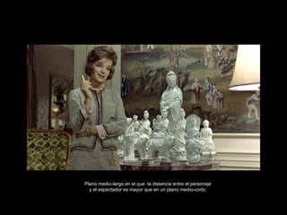 Plano medio-largo en el que  la distancia entre el personaje y el espectador es mayor que en un plano medio-corto. 