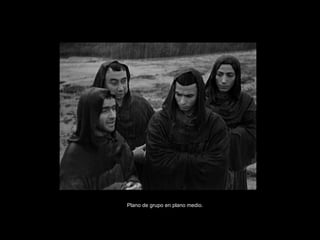 Plano de grupo en plano medio. 