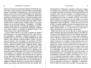 32 En defensa de la intolerancia La post-poiúica... 33
intereses se alcanza un acuerdo que adquiere la forma del con-
senso más o menos universal. De esta manera, la post-política
subraya la necesidad de abandonar las viejas divisiones ideo-
lógicas y de resolver las nuevas problemáticas con ayuda de la
necesaria competencia del experto y deliberando libremente
tomando en cuenta las peticiones y exigencias puntuales de la
gente. Quizás, la fórmula que mejor exprese esta paradoja de
la post-política es la que usó Tony Blair para definir el New
Labour como el "centro radical" (radical centre): en los viejos
tiempos de las divisiones políticas "ideológicas", el término
"radical" estaba reservado o a la extrema izquierda o a la extre-
ma derecha. El centro era, por definición, moderado: conforme
a los viejos criterios, el concepto de Radical Centre es tan
absurdo como el de "radical moderación".
Lo que el New Labour (o, en su día, la política de Clinton)
tiene de radical, es su radical abandono de las "viejas divisio-
nes ideológicas"; abandono a menudo expresado con una
paráfrasis del conocido lema de Deng Xiaoping de los años
sesenta: "Poco importa si el gato es blanco o pardo, con tal de
que cace ratones". En este sentido, los promotores del New
Lebout suelen subrayar la pertinencia de prescindir de los pre-
juicios y aplicar las buenas ideas, vengan de donde vengan
(ideológicamente). Pero, ¿cuáles son esas "buenas ideas"? La
respuesta es obvia: las que funcionan. Estamos ante el foso
que separa el verdadero acto político de la "gestión de las
cuestiones sociales dentro del marco de las actuales relaciones
socio-políticas": el verdadero acto político (la intervención)
no es simplemente cualquier cosa que funcione en el contexto
de las relaciones existentes, sino precisamente aquello que
modifica el contexto que determine el funcionamiento de las
cosas. Sostener que las buenas ideas son "las que funcionan"
significa aceptar de antemano la constelación (el capitalismo
global) que establece qué puede funcionar (por ejemplo, gas-
tar demasiado en educación o sanidad "no funciona", porque
se entorpecen las condiciones de la ganancia capitalista). Todo
esto puede expresarse recurriendo a la conocida definición de
la política como "arte de lo posible": la verdadera política es
exactamente lo contrario: es el arte de 10imposible, es cambiar
los parámetros de lo que se considera "posible" en la conste-
lación existente en el momento. En este sentido, la visita de
Nixon a China y el consiguiente establecimiento de relaciones
diplomáticas entre los EE.UU. y China fue un tipo de acto
político, en cuanto modificó de hecho los parámetros de lo que
se consideraba "posible" ("factible") en el ámbito de las rela-
ciones internacionales. Sí: se puede hacer lo impensable y
hablar normalmente con el enemigo más acérrimo.
Según una de las tesis hoy en día más en boga estaríamos
ante el umbral de una nueva sociedad medieval, escondida tras
un Nuevo Orden Mundial. El atisbo de verdad de esta compa-
ración está en el hecho de que el nuevo orden mundial es,
como el Medioevo, global pero no es universal, en la medida
en que este nuevo ORDEN planetario pretende que cada parte
ocupe el lugar que se le asigne. El típico defensor del actual
liberalismo mete en un mismo saco las protestas de los traba-
jadores que luchan contra la limitación de sus derechos y el
persistente apego de la derecha con la herencia cultural de
Occidente: percibe ambos como penosos residuos de la "edad
de la ideología", sin vigencia alguna en el actual universo
post-ideo-lógico. Esas dos formas de resistencia frente a la
globalización siguen, sin embargo. dos lógicas absolutamente
incompatibles: la derecha señala la amenaza que, para la PAR-
TICULAR identidad comunitaria (ethnos o hábitat), supone la
embestida de la globalización, mientras que para la izquierda
la dimensión amenazada es la de la politización, la articula-
ción de exigencias UNIVERSALES "imposibles" ("imposibles"
desde la lógica del actual orden mundial). Conviene aquí con-
 