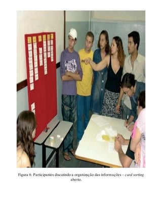Figura 6. Participantes discutindo a organização das informações – card sorting
aberto.
 
