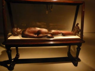 האמן ובובת המודל 