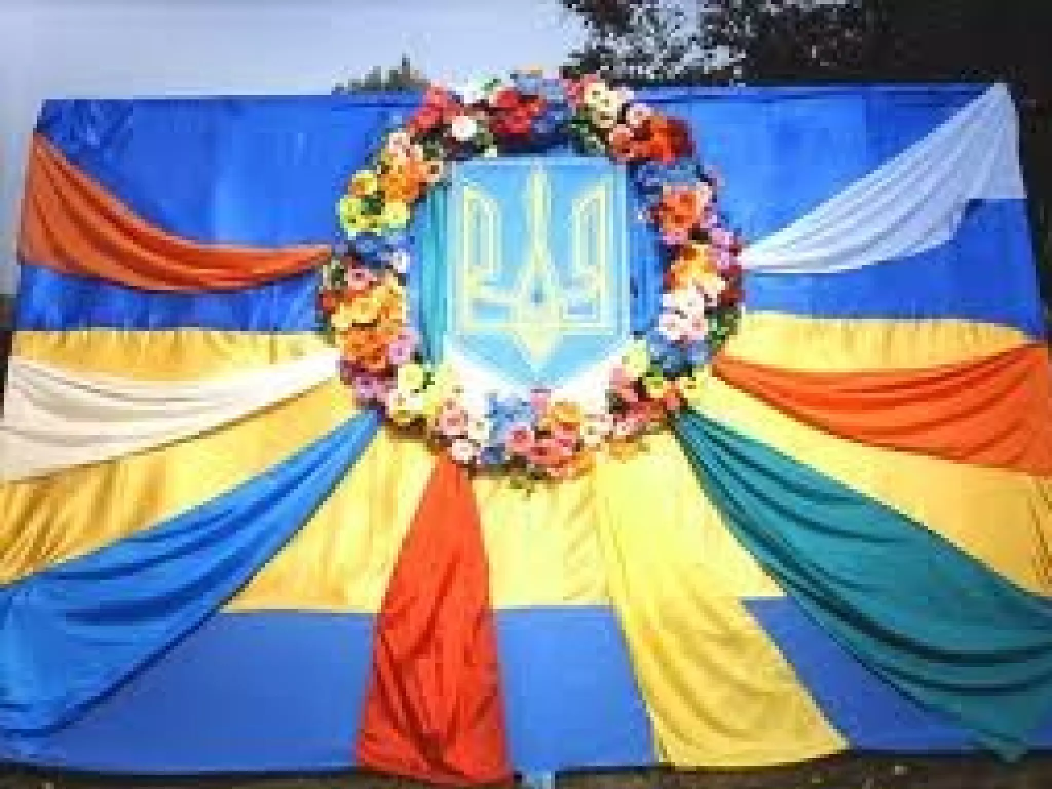 Повідомлення теми і мети уроку.
Мотивація навчальної діяльності.
Український народ ніколи не
забуде свого славного сина.
Думи поета живуть у серцях
людей, у народних переказах,
рядках книг, у маминих піснях-
колисанках, у співучій
українській мові.
 