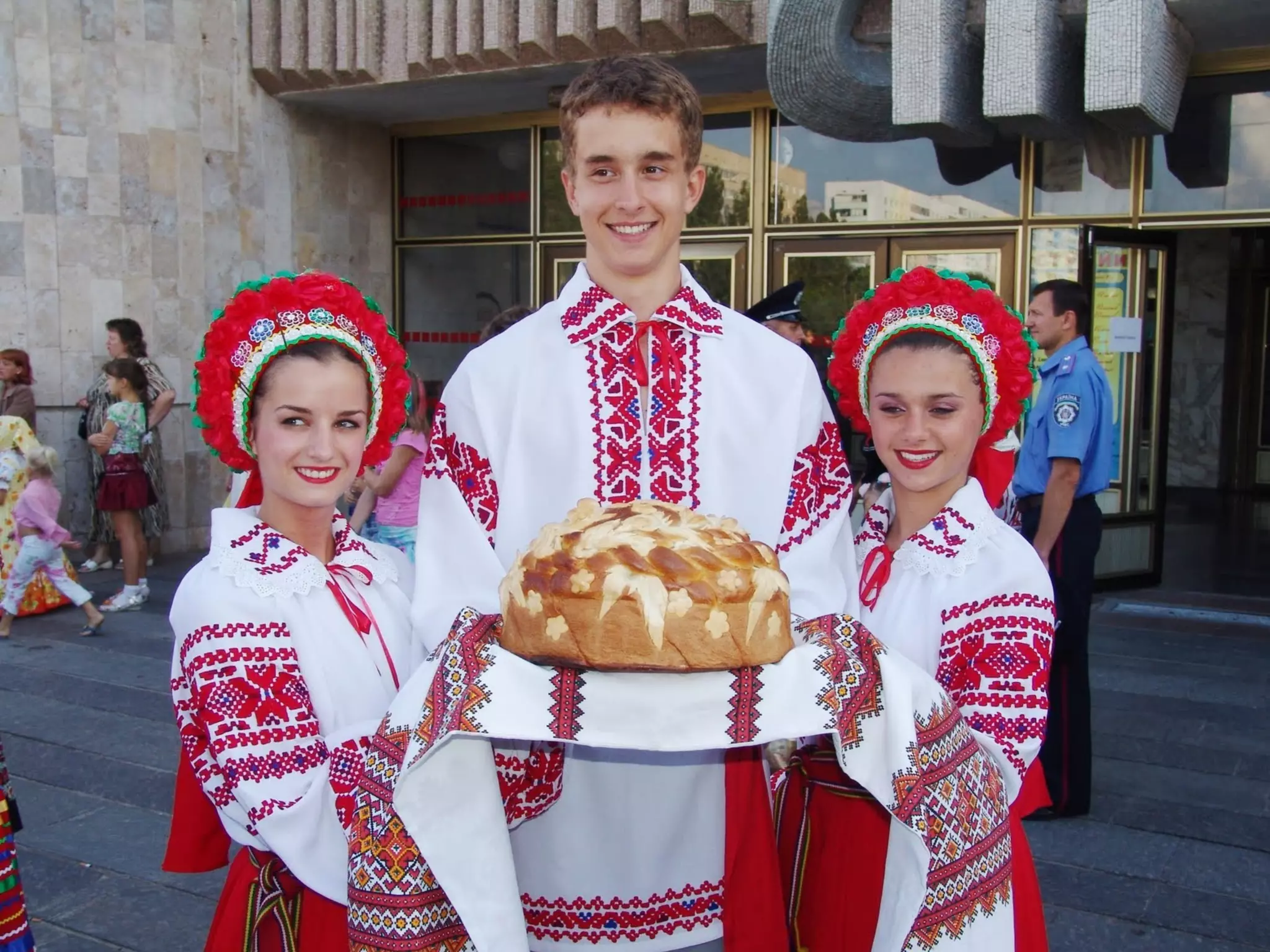 Свою Україну любіть.
Любіть її… во врем'я люте,
В остатню, тяжкую мінуту
За неї Господа моліть!
Виразне читання вірша
 