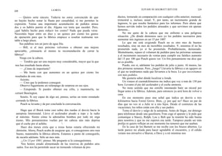 LA META                                                         ELIYAHU M. GOLDRATT JEFF COX                     229
228


    — Quiero serte sincero. Todavía no estoy convencido de que             ductos, tremendo en comparación con cualquier cifra anterior, mensual,
no hayáis hecho sonar la flauta por casualidad, si me permites la          trimestral e, incluso, anual. Y, por tanto, un incremento grande de
expresión. Tenías una importante acumulación de pedidos atrasa             ingresos, lo que resulta fantástico para los informes. Pero ahora que
dos y os habéis puesto al día. Alguna vez tenía que suceder. Pero,         hemos servido todos los pedidos atrasados y que servimos sin apenas
¿qué habéis hecho para reducir los costes? Nada que pueda verse.           demoras...
Necesitáis bajar entre un diez y un quince por ciento los gastos               No me quito de la cabeza que me enfrento a una peligrosa
de operación para que la fábrica empiece a resultar realmente ren          situación. ¿De dónde demonios saco yo los pedidos necesarios para
table a largo plazo.                                                       aumentar mis ingresos en un 15 por 100?
     Sus palabras son un jarro de agua fría.                                   Lo que me está exigiendo Peach no es otro mes de buenos
                                                                           resultados, sino un mes de increíbles resultados. Y, mientras él no ha
    — Bill, si el mes próximo volvemos a obtener una mejora
                                                                           prometido nada, yo sí he prometido. Probablemente, demasiado.
apreciable, ¿retrasarás al menos tu recomendación de cerrar la             Mentalmente, repaso el volumen de pedidos para las próximas semanas
fábrica?                                                                   y el incremento necesario de ventas para cumplir ese fatídico aumento
     Niega con la cabeza.                                                  del 15 por 100 que Peach quiere ver. Un frío pensamiento me dice que
     — Tendría que ser una mejora muy considerable, mayor que la que       no es posible.
 nos has enseñado hasta ahora.                                                 Puedo, eso sí, adelantar los pedidos de julio a junio. Al menos, las
     — ¿Cómo de importante?                                                dos primeras semanas. Pero, ¿luego? Llevaría la fábrica a un agujero en
     — Me basta con que aumentes en un quince por ciento los               el que no tendríamos nada que llevarnos a la boca. Lo que necesitamos
 resultados de este mes.                                                   son más pedidos.
                                                                               Me gustaría saber dónde localizar a Jonah.
      Asiento.
     — Creo que lo podemos conseguir.                                          Un vistazo al cuentakilómetros me indica que voy a más de 130 por
      Observo fugazmente un relámpago de sorpresa en sus ojos.             hora. Levanto el pie del acelerador y el coche aminora.
     — Estupendo. Si puedes obtener esa cifra, y mantenerla, no                No tiene sentido que me estrelle intentando batir un récord por
                                                                           llegar antes a la fábrica. Además, para entonces ya será hora de volver a
 cerraré Bearington.                                                       casa.
      Sonrío. Si soy capaz de algo así, pienso, serías un tonto rematado       En ese momento paso una señal que indica un desvío a tres
  cerrando la fábrica.                                                     kilómetros hacia Forest Grove. Bien, ¿y por qué no? Hace un par de
      Peach se levanta y da por concluida la conversación.                 días que no veo ni a Julie ni a mis hijos. Desde el comienzo de las
                                                                           vacaciones, los niños están con ella y sus padres.
     Hago que el Buick tome casi sobre dos ruedas el desvío hacia la           Tomo el desvío y salgo de la autopista. Antes de llegar, me detengo
 autopista Interestatal. Llevo el acelerador pisado a tope y la radio      para telefonear desde una gasolinera. Fran coge el aparato y le pido que
 al máximo. Siento cómo la adrenalina bombea por todo mi orga              comunique a Stacey, Ralph, Lou y Bob que la reunión ha sido buena
 nismo. Mis pensamientos vuelan por mi cabeza aún más deprisa              para nosotros y que no me esperen esa tarde. Tampoco puedo ser más
 que el coche por el asfalto.          '-                                  prolijo ni quiero reflejar en ese momento los temores que me asaltan.
     Hace dos meses creía que a esxas horas estaría ofreciendo mi              En la casa de los Barnett se me recibe con los brazos abiertos. La
 dimisión. Ahora, Peach acaba de asegurar que, si conseguimos otro mes     tarde parece mi aliada para hacer agradable el encuentro, y el cálido
 bueno, mantendría la fábrica abierta. Estamos a punto de conseguirlo,     verano nos envuelve a Sharon, a Dave y a mí mientras nos
 de sacarla adelante. Sólo un mes más.
     ¡¡Un 13 por 100//, pienso. Me pregunto si lo conseguiremos.
     Nos hemos estado alimentando de las reservas de pedidos atra-
 sados. Eso nos ha permitido sacar un tremendo volumen de pro-
 