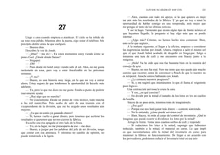ELIYAHU M. GOLDRATT JEFF COX                    235


                                                                               — Alex, cuentas con todo mi apoyo, si lo que quieres es mejo
                                                                           rar aún más los resultados de la fábrica. Y ya que no voy a tener la
                                                                           oportunidad de hablar contigo en una temporada, será mejor que
                                27                                         me pongas al tanto de las últimas noticias.
                                                                               Y así lo hago. Temiendo que exista algún tipo de límite teórico al
                                                                           que hayamos llegado, le pregunto si hay algo más que se puede
    Llego a casa cuando empieza a atardecer. El cielo se ha teñido de      intentar.
un tono rosa pálido. Mientras abro la puerta, oigo sonar el teléfono. Me       — ¿Algo más? Créeme, no hemos hecho sino comenzar. Bien,
precipito dentro antes de que cuelguen.                                    esto es lo que sugiero...
    — Buenos días.                                                             A la mañana siguiente, al llegar a la oficina, empiezo a considerar
    Descubro la voz de Jonah.                                              las sugerencias hechas por Jonah. Afuera, empieza a salir el mismo sol
    — ¿Días? —me río—. En estos momentos estoy viendo cómo se              que el que Jonah habrá acabado de despedir en Singa-pur. Salgo a
pone el sol. ¿Desde dónde llamas?                                          tomarme una taza de café y me encuentro con Stacey junto a la
    — Singapui.                                                            máquina.
    — ¡Oh! }                                                                   — ¡Hola! Ya he oído que nos fue bastante bien en la reunión del
    — Pues desde mi hotel estoy viendo salir el sol. Alex, no me gusta     consejo de ayer.
molestarte en casa, pero voy a estar ilocalizable en las próximas              — Bueno, no nos fue mal. Pero me temo que nos quede aún mucho
semanas.                                                                   camino que recorrer, antes de convencer a Peach de que lo nuestro no
    — ¿Y eso?                                                              es temporal. Anoche estuve hablando con Jonah.
    — Bueno, es una historia muy larga, en la que no voy a entrar              — ¿Le contaste nuestros progresos?
ahora. Estoy seguro de que tendremos la oportunidad de hacerlo más             — Sí, y me sugirió que intentásemos lo que él llama el «siguiente
adelante.                                                                  paso lógico».
    — Ya, pero lo que me dices no me gusta. Estaba a punto de pedirte          Una contracción nerviosa le cruza la cara.
nuevamente ayuda.                                                              — Y eso, ¿en qué consiste?
    — ¿Hay algo que no marcha?                                                 — En dividir por la mitad el tamaño de los lotes en los no cuellos
    — No exactamente. Desde un punto de vista técnico, todo marcha         de botella.
a las mil maravillas. Pero acabo de salir de una reunión con el                Stacey da un paso atrás, mientras trata de imaginárselo.
vicepresidente de la división, que me ha exigido unos resultados aún           — ¿Por qué?
mejores.                                                                       — Porque eso nos hará ganar más dinero —contesto sonriendo.
    — ¿Es que no estáis ya ganando dinero?                                     — No lo entiendo, ¿cómo puede servirnos eso?
    — Sí, hemos vuelto a ganar dinero, pero tenemos que acelerar los           — Bien, Stacey, tú estás al cargo del control de inventario. ¿Qué te
resultados si queremos que no nos cierren la fábrica.                      imaginas que puede ocurrir si dividimos los lotes por la mitad?
    Escucho una risa apagada al otro lado de la línea.                         Arruga la frente. Toma unos cuantos sorbos de café y responde:
    — Yo, en tu lugar, no me preocuparía de eso —me dice.                      — Si reducimos los lotes a la mitad, supongo que habremos
    — Bueno, a juzgar por las palabras del jefe de mi división, tengo      reducido, también a la mitad, el material en curso. Lo que impli
que contar con esa amenaza. Y mientras no cambie de opinión, no            ca que necesitaríamos sólo la mitad del inventario en curso para
puedo tomármelo a la ligera.                                               mantener la fábrica en funcionamiento. De llegar a un acuerdo con
                                                                           los proveedores, podríamos reducir el inventario total en esa mis-
 