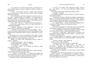 334                                       LA META                                              ELIYAHU M. GOLDRATT JEFF COX                    335


     — Los esfuerzos de los últimos días me han convencido de que              — Si fuese tan sencillo como determinar algunas sobrecar
aun con horas extras no vamos a cumplir las fechas de entrega —            gas —dice Stacey—, ¿no crees que hubiésemos podido resolver
responde Bob.                                                              lo fácilmente.
     — Ya veo —Lou no parece muy feliz—. Ralph, ¿estás convencido              Tiene razón. Debería haber tenido más confianza en ellos.
de que a final de mes, a pesar de las horas extras, vamos a entregar           — Perdonad —murmuro.
tarde muchos pedidos?                                                           Nos quedamos sentados en silencio durante un minuto. Entonces,
     — Si no encontramos una forma inteligente de resolver este lío, no    Bob comienza a hablar:
hay duda —responde Ralph con confianza—. No puedo darte la                     — No podemos resolverlo cambiando prioridades y haciendo horas
cantidad en dinero, eso depende de las decisiones de Bob y Stacey          extras. Ya lo hemos intentado durante varios días. Puede ayudar a
sobre cuántas horas extras hay que utilizar y qué pedidos hay que          solventar algunos pedidos específicos, pero sumerge a toda la planta en
expeditar. Pero está cerca del millón de dólares.                          el caos y entonces muchos más pedidos tienen problemas.
     — Eso es malo —dice Lou—. Tendré que rehacer mi presupuesto.              — Sí —aprueba Stacey—. Actuar a las bravas nos empuja cada vez
     Le lanzo una mirada asesina. ¿Ese es el mayor daño que ve?            más dentro del círculo vicioso. Por eso pedí esta reunión.
 ¿Rehacer el presupuesto?                                                      Acepto su crítica.
     — ¿Podemos dirigirnos al tema importante? —digo con voz                   — De acuerdo, muchachos, es obvio que tenemos que estudiarlo
glacial. Todos se vuelven hacia mí esperando.                              metódicamente. ¿Alguien tiene una idea de por dónde empezar?
     — Volviendo a lo que decíais, no veo un gran problema —digo—.             — Tal vez debiéramos empezar por examinar la situación donde
Es obvio que hemos intentado absorber más de lo que podemos. Lo que        tenemos un cuello de botella —sugiere Ralph dubitativamente.
debemos hacer es determinar cuánto y entonces compensarlo. Es así de           — ¿Para qué? —objeta Bob—, ahora tenemos lo contrario. Nos
simple.                                                                    enfrentamos a muchos cuellos de botella móviles. —Está claro que ya
     Lou asiente con un gesto de aprobación. Bob, Ralph y Stacey           han tenido esta discusión antes.
 siguen mirándome con cara de póquer. Parecen ofendidos. Debe de               Yo no tengo ninguna otra sugerencia y parece que los demás
 haber algo malo en lo que he dicho, pero no sé el qué.                    tampoco. Decido apostar por la corazonada de Ralph. Ya funcionó en el
     — Ralph, ¿en cuánto están sobrecargados nuestros cuellos de           pasado.
botella? —pregunto.                                                            — Por favor, continúa —digo a Ralph. Se
     — No están sobrecargados —dice con desgana.                               dirige a la mesa y coge el borrador.
     — No hay problema ahí —concluyo—. Entonces...                             — Al menos no borres los cinco pasos —protesta Bob.
     — No ha dicho eso —me corta Stacey.                                       — No parece que nos ayuden mucho —ríe Ralph con
     — No entiendo —digo—. Si los cuellos de botella no están              nerviosismo—. Identificar las limitaciones del sistema —lee—.
sobrecargados, entonces...                                                 Ese no es el problema de ahora. El problema es que los cuellos de
      Manteniendo una cara inexpresiva dice:                               botella se mueven por todas partes.
      — De vez en cuando los cuellos de botella se quedan parados y            No obstante, deja el borrador y se vuelve hacia la pizarra. Dibuja
 luego el trabajo les llega en una gran oleada.                            una fila de círculos.
      — Y entonces —continúa Bob— no tenemos más remedio que                   Supongamos que cada círculo representa a un centro de trabajo —
 hacer horas extras. Esa es la situación por toda la planta. Parece como   comienza a explicar—. Los trabajos fluyen de izquierda a derecha.
 si los cuellos de botella estuviesen variando todo el tiempo.             Ahora, supongamos que éste es un cuello de botella —y marca uno de
      Me quedo en silencio. ¿Qué podemos hacer ahora?                      los círculos centrales con una gran X.
 