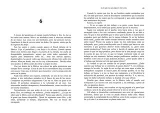 ELIYAHU M. GOLDRATT JEFF COX                     49

                                                                                 Cuando le cuento que tres de sus hombres andan sentándose por
                                                                            ahí, sin nada que hacer, trata de disculparse contándome que la mayoría
                                                                            ha cumplido con los cupos que les corresponde y que están esperando

                                  6                                         más suministros de piezas.
                                                                                 Furioso, le espeto:
                                                                                 — Si no es capaz de dar trabajo a su gente, como hacen otros
                                                                            departamentos, se la tendré que quitar, puesto que no la necesita.
                                                                                 Según voy andando por el pasillo, miro hacia atrás, y veo que el
                                                                            encargado tiene a los tres «ociosos» cambiando piezas de un lado a
    A través del parabrisas el mundo resulta brillante y frío. La luz se    otro. Sé que es muy probable que lo único que ha hecho es mantenerlos
ha vuelto más intensa. Miro a mi alrededor como si estuviera saliendo       ocupados, pero qué diablos, por lo menos trabajan. Si no les hubiera
de un trance. Las cosas me son familiares, pero me parecen nuevas.          dicho nada, ¿quién sabe cuánto tiempo hubiesen estado sentados mano
Espachurro la lata de cerveza entre los dedos. De repente, siento que he    sobre mano? Pronto me asalta la duda: los tres individuos están ya
de regresar ahí abajo.                                                      trabajando, pero ¿están contribuyendo con el trabajo que hacen en este
    Son las cuatro y media cuando aparco el Buick delante de la             momento a que ganemos dinero? Están trabajando, sí, ¿pero están
fábrica. Cojo el portafolios y me dirijo a la oficina. Cuando apenas        siendo productivos? Estoy por volver y decirle al capataz que lo que
faltan unos metros para llegar a la puerta de la entrada, me asalta un      quiero es que los haga producir, pero desisto de la idea porque caigo en
desagradable pensamiento: seguro que están todos esperando mi               la cuenta de que, tal vez, es que no tengan realmente nada en qué
regreso para abalanzarse sobre mí... Ante mis narices aparece,              trabajar en este momento. Incluso aunque pudiéramos cambiar a estos
desalentadora, la caja de vidrio que tenemos por oficina. Giro sobre mis    hombres a otro sitio en el que pudieran producir, ¿cómo puedo saber si
talones. Mira por donde, esta vez les voy a desconcertar... Decido echar    el trabajo que hicieran serviría para ganar dinero?
una ojeada a la fábrica antes de entrar a ocupar mi sitio.                       La verdad es que me extraño de mi propio pensamiento. ¿Debo
    Una vez dentro de la fábrica, me coloco las gafas protectoras que       suponer que trabajar no es sinónimo de ganar dinero? Y, sin embargo,
siempre llevo conmigo. Cerca de uno de los mostradores hay un estante       siempre lo ha sido. La regla de oro es algo así como tener a todos los
con cascos. Cojo uno, el primero que encuentro, y me lo pongo antes de      trabajadores ocupados la mayor parte del tiempo posible. Si no hay
entrar en la planta.                                                        trabajo, se busca, y si no, se hace uno cualquiera, o se flexibiliza la
    Nada más doblar una esquina, sorprendo, en una de las zonas de          utilización del personal, con puestos de trabajo móviles. Y si, aún así,
trabajo, a tres individuos sentados en el banco de una de las naves.        sigue sin haber suficiente trabajo, se despide a los que sobran.
Comparten un periódico alegremente. Uno me ve. Hace un gesto a los               Resulta que, ahora mismo, en la fábrica, todo el mundo está
demás. El periódico desaparece a la velocidad de un rayo. Los               trabajando. Los ociosos son una excepción y, sin embargo, a pesar de
interesados también desaparecen, disimuladamente, como movidos por          ello, no ganamos dinero.
un resorte simultáneo.                                                           Desde donde estoy, una escalera en zig-zag pegada a la pared que
     Normalmente, esto que acabo de ver no me causa demasiada sor-          conduce a una de las grúas, puedo observar la nave a mis pies.
presa. Hoy, sin embargo, me enfurece. ¿Serán estúpidos?... ¿Es que no            Allí abajo se desarrollan continuamente una serie de operaciones
saben que la fábrica está en dificultades? Tienen que saberlo, a tenor de   diferentes, tantas que la vista no puede abarcar todas ellas. Marea
la gente que hemos despedido... Quizá los siguientes sean ellos, y ahí      contemplar la complejidad de esta fábrica, como la de cualquier otra, al
están, perdiendo el tiempo, alegremente. Me voy en busca del                fin y al cabo. Las situaciones en planta están cam-
encargado.
 