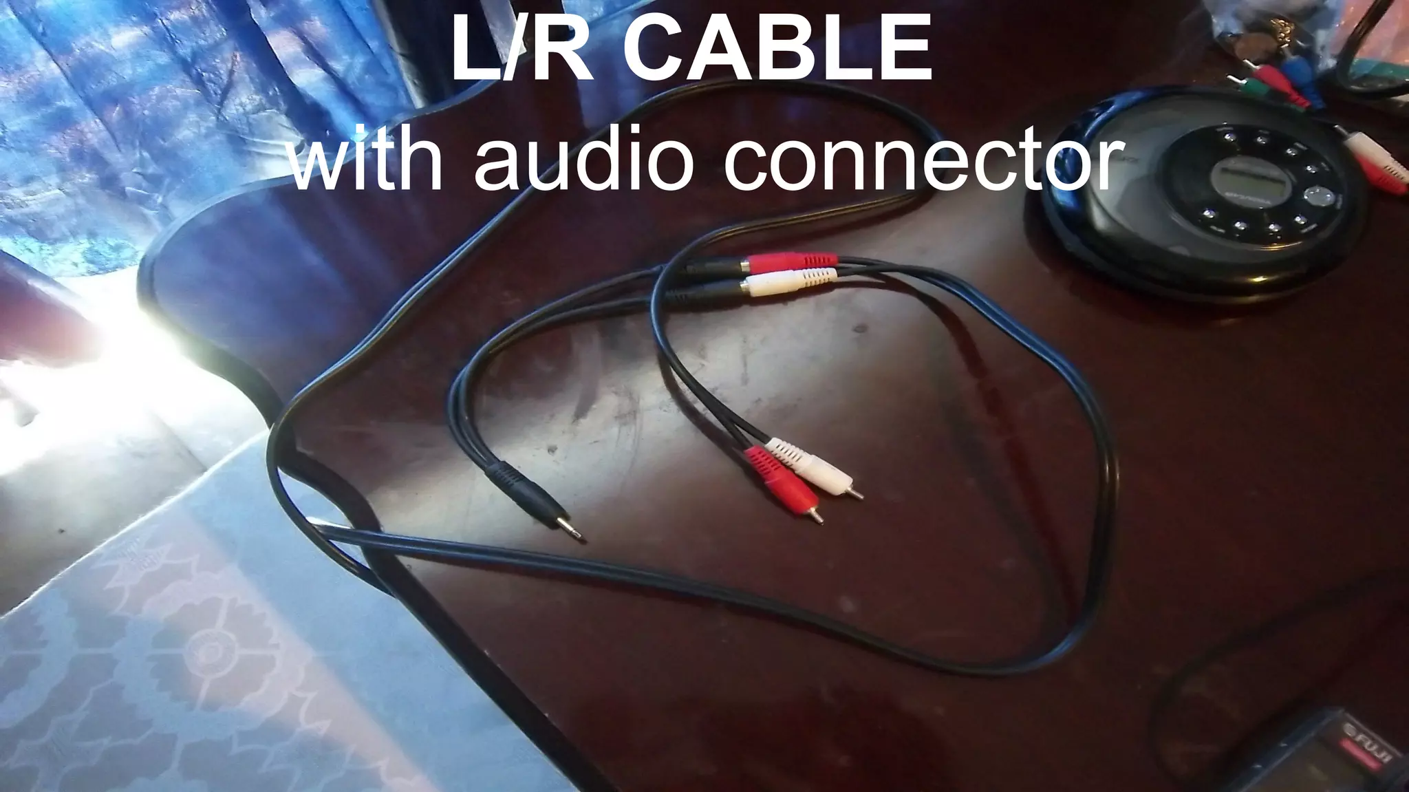 L/R CABLE
with audio connector
 