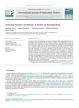 Assessing business incubation: A review on benchmarking
Mustafa Torun a
, Laura Peconick a, *
, Vinicius Sobreiro a
, Herbert Kimura a
,
Josep Pique b
a
Department of Management, Universidade de Brasilia, Campus Darcy Ribeiro, Asa Norte, Brasilia, DF, 70910-900, Brazil
b
Universitat Ramon Llull, La SalledUniversitat Ramon Llull, Barcelona, Catalunya, 08022, Spain
a r t i c l e i n f o
Article history:
Received 15 March 2018
Accepted 20 August 2018
Available online 22 September 2018
Keywords:
Business incubation
Performance evaluation
Benchmarks
a b s t r a c t
This paper studies benchmarking on Business Incubators (BIs), aggregating the state of
knowledge about benchmarks for BI assessment. Based on 136 papers that evaluate BI
performance, this study ﬁrst investigates all Key Performance Indicators (KPIs) provided by
42 BI assessment studies and the relevant benchmarks for each KPI. The ﬁnal benchmark
list is created by taking seven of the most prominent benchmarking studies as a basis.
With this framework, this research contributes to the literature on BI assessment by
providing comprehensive and aggregated benchmarks for these important innovation
habitats. A ﬁnal list of 33 benchmarks is provided so that BI assessment, for which no
common framework exists, becomes easier. This study suggests that with the difﬁculty of
creating a common assessment framework for BIs, it is more reasonable to create a
common benchmarking framework that accounts for regional and industrial differences.
The results could be subject to a multiple criteria decision analysis. Our paper is the ﬁrst to
aggregate the diverse information on benchmarking and provide researchers and BI
managers with a base list of benchmarks.
© 2018 Publishing Services by Elsevier B.V. on behalf of KeAi Communications Co., Ltd. This
is an open access article under the CC BY-NC-ND license (http://creativecommons.org/
licenses/by-nc-nd/4.0/).
1. Introduction
Business incubators (BI) date back to the 1950s (Mian et al., 2016). After the ﬁrst organization was established, the number
and types of BIs increased rapidly (Bruneel, Ratinho, Clarysse, & Groen, 2012; Campbell & Allen, 1987; Cornelius & Bhabra-
Remedios, 2003). By 2012, the number of incubators reached seven thousand globally, according to Knopp (2012). It can be
said that this rapid increase is because economies are nurtured by the growth of incubation programs and because BIs are
stimulated by industry needs (Abetti, 2004).
BIs are usually related to technology transfer ofﬁces and technology or science parks due to their role in supporting
technology and accelerating the success of new technology-based ﬁrms (Abetti, 2004; Hackett & Dilts, 2004; Phan, Siegel, &
Wright, 2005). Two concepts, “incubatee” and “business incubator”, will be widely used throughout this study. Incubatees are
the tenant companies in BIs. The deﬁnition of BI is controversial (Dee, Livesey, Gill, & Minshall, 2011). Hackett and Dilts (2004)
deﬁne a BI as a “shared ofﬁce-space facility that seeks to provide its incubatees with a strategic, value adding intervention system of
monitoring and business assistance”.
* Corresponding author.
E-mail addresses: mustafatorun2@gmail.com (M. Torun), ldpeconick@gmail.com (L. Peconick), sobreiro@unb.br (V. Sobreiro), herbert.kimura@gmail.
com (H. Kimura), jmpique@salleurl.edu (J. Pique).
Contents lists available at ScienceDirect
International Journal of Innovation Studies
journal homepage: http://www.keaipublishing.com/en/journals/in-
ternational-journal-of-innovation-studies
https://doi.org/10.1016/j.ijis.2018.08.002
2096-2487/© 2018 Publishing Services by Elsevier B.V. on behalf of KeAi Communications Co., Ltd. This is an open access article under the CC BY-NC-ND
license (http://creativecommons.org/licenses/by-nc-nd/4.0/).
International Journal of Innovation Studies 2 (2018) 91e100
 
